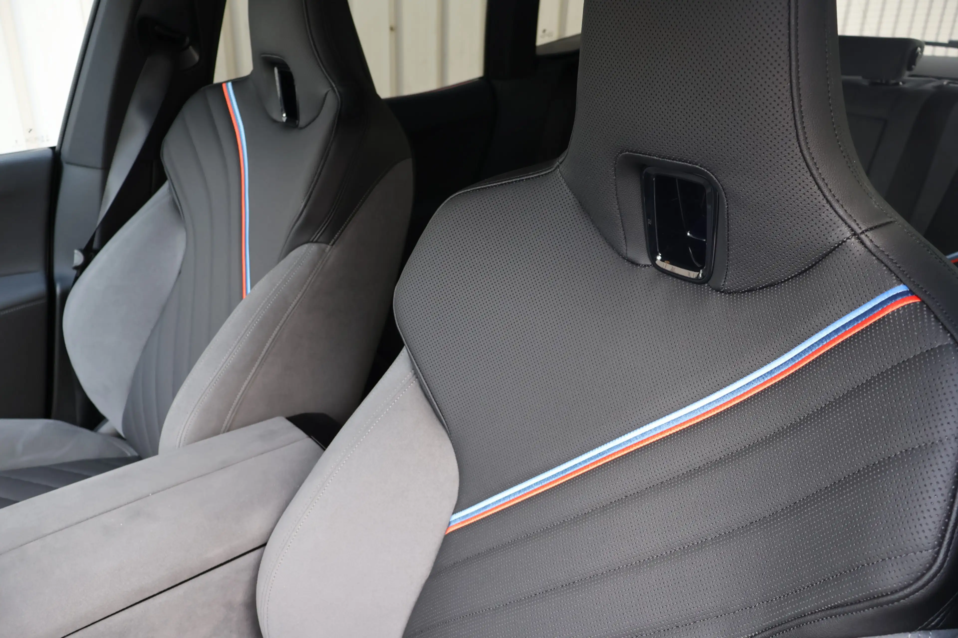 BMW iX xDrive45 101 kWh — photo 14