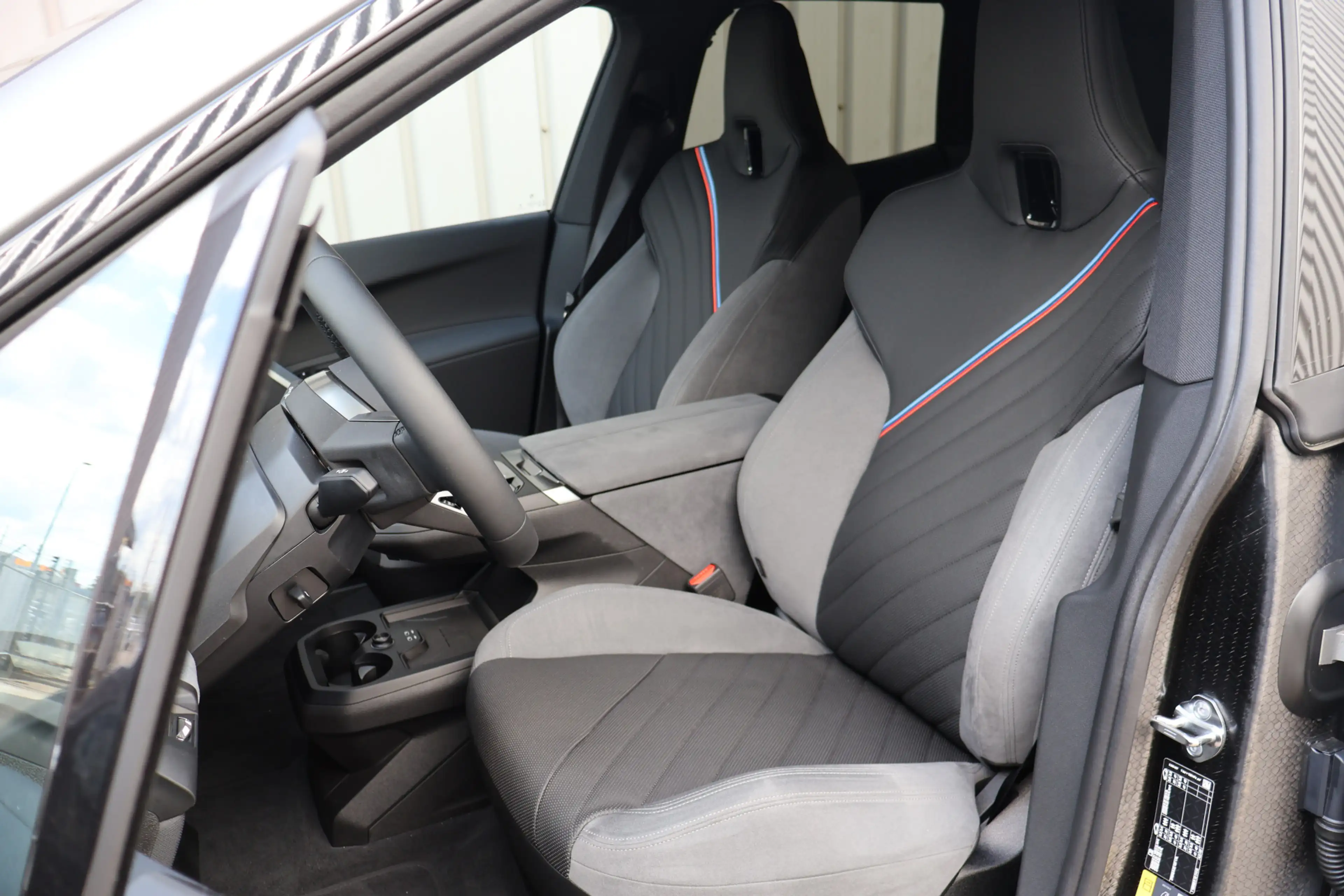 BMW iX xDrive45 101 kWh — photo 4