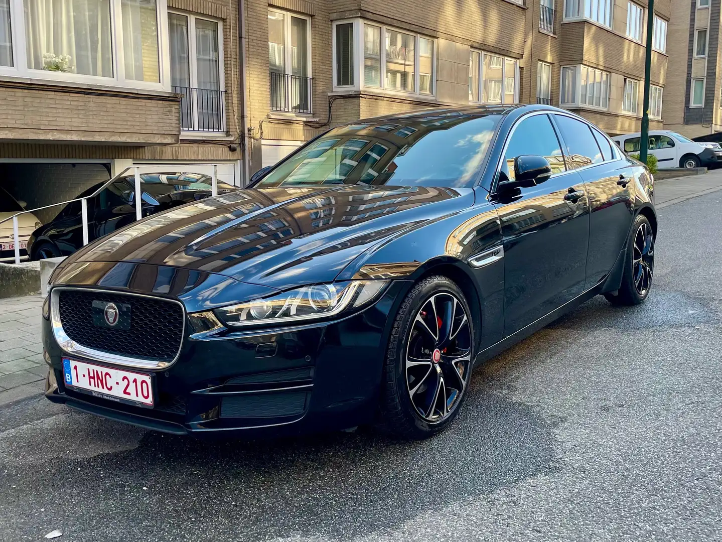 Jaguar XE 2.0 Prestige - 180 chevaux - Full équipé Zwart - 1
