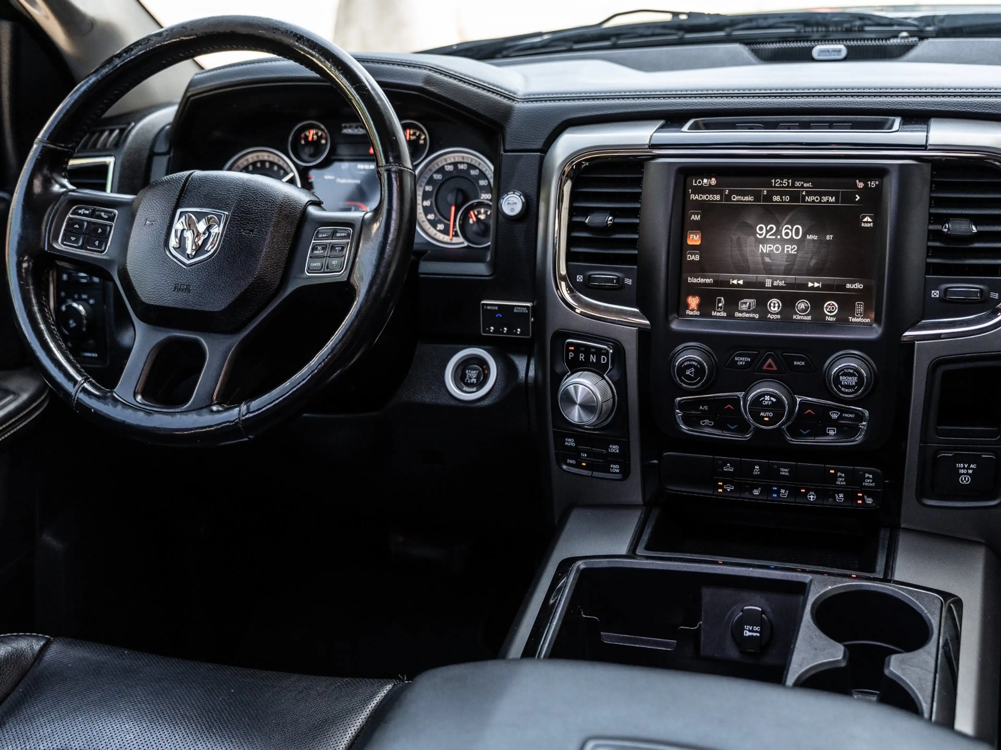 Dodge RAM 1500 5.7 V8 Crew Cab 5'7 - PANORAMDAK - PARK CAMER — photo 2