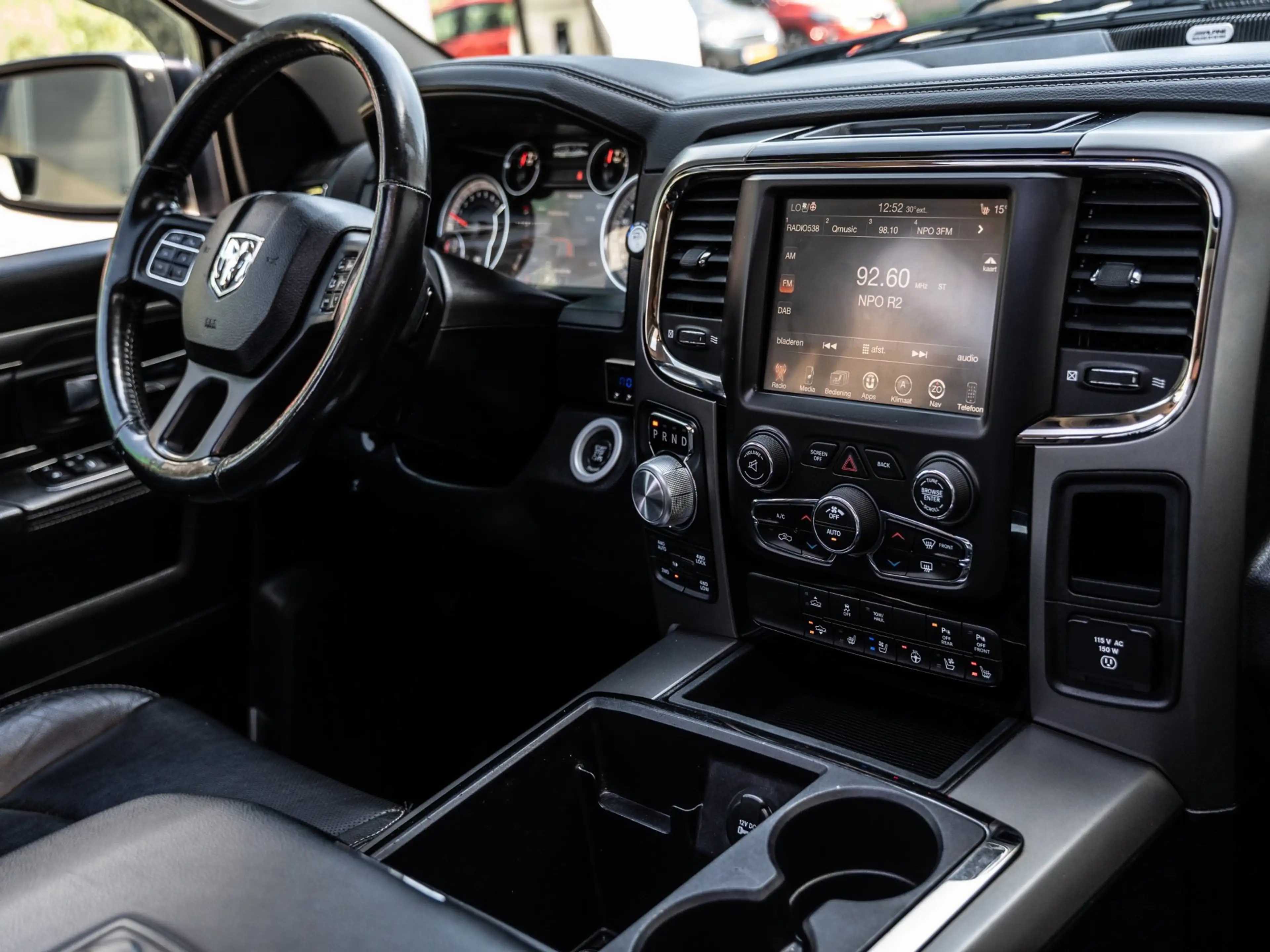 Dodge RAM 1500 5.7 V8 Crew Cab 5'7 - PANORAMDAK - PARK CAMER — photo 14