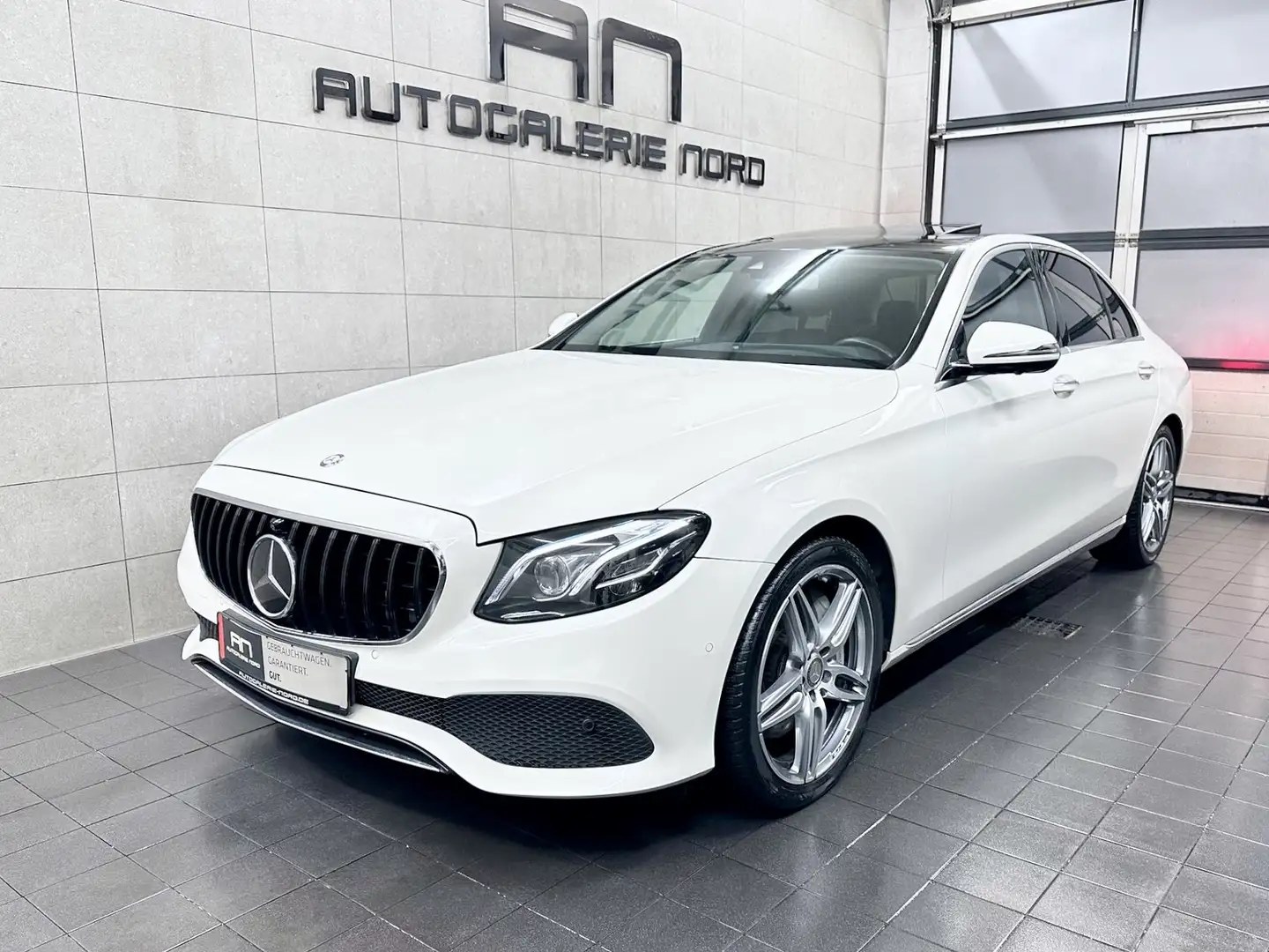 Mercedes-Benz E 400 4Matic Burmester+ Wide+ Head Up+ Night-Paket +360 Weiß - 2