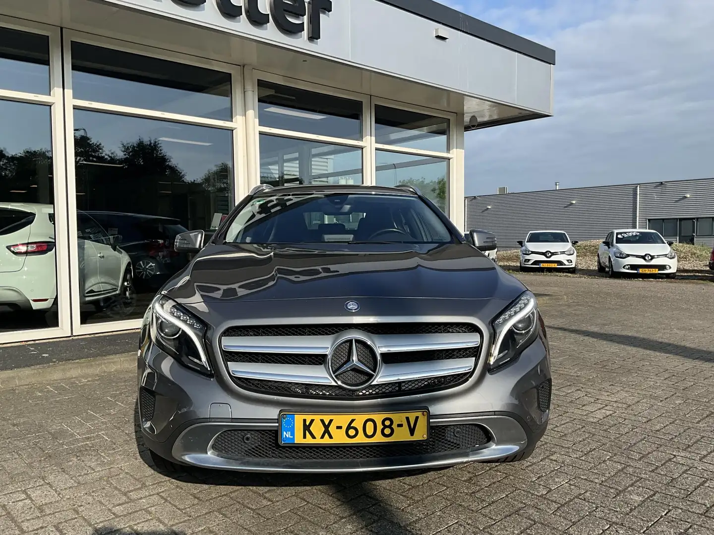 Mercedes-Benz GLA 180 Grijs - 2