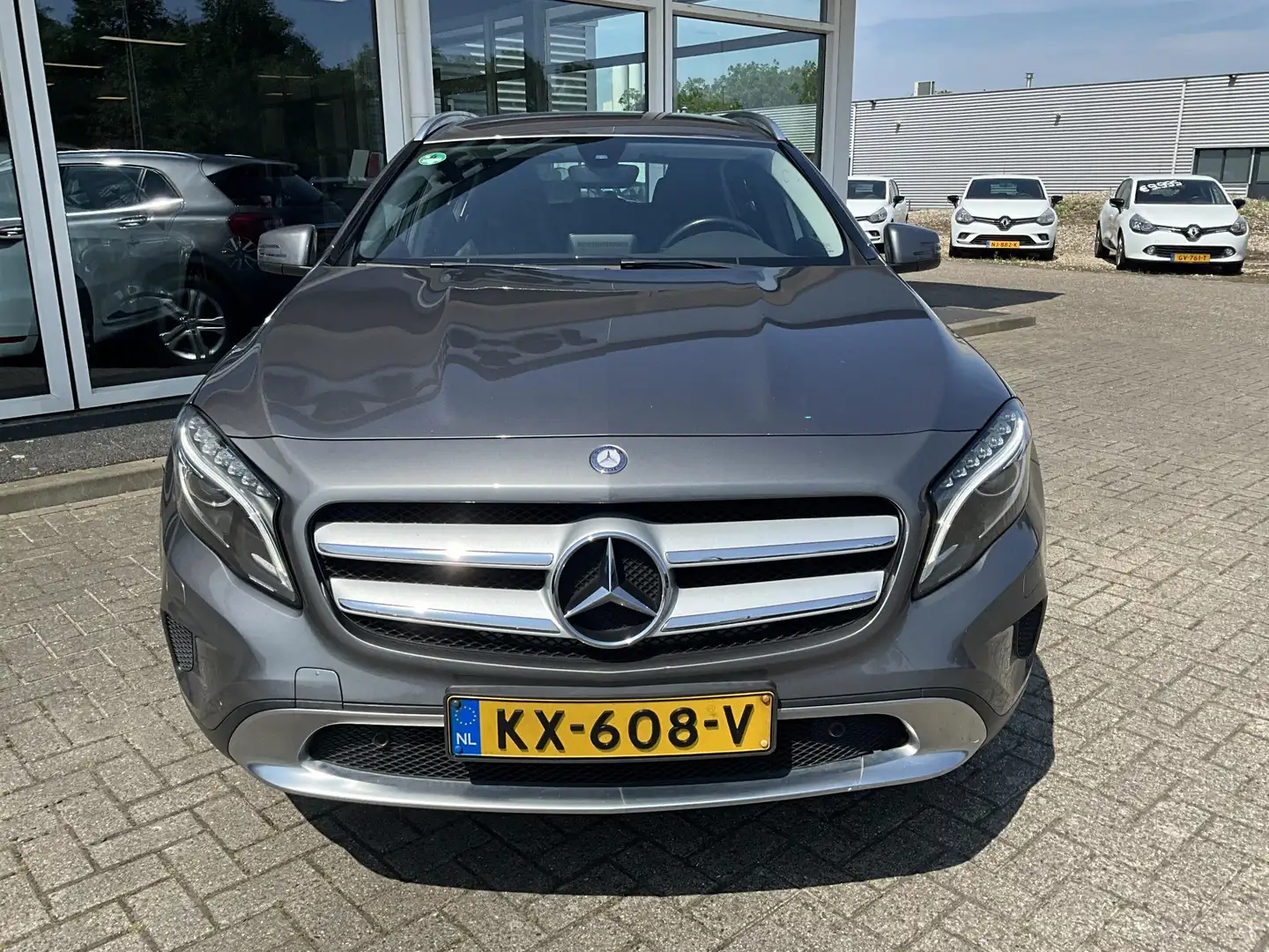 Mercedes-Benz GLA 180 Trekhaak Grijs - 2