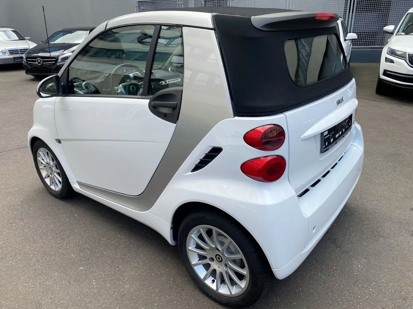smart forTwo fortwo cabrio Passion Aut/LED/Sitzh/USB/LM/2Hd Weiß - 2