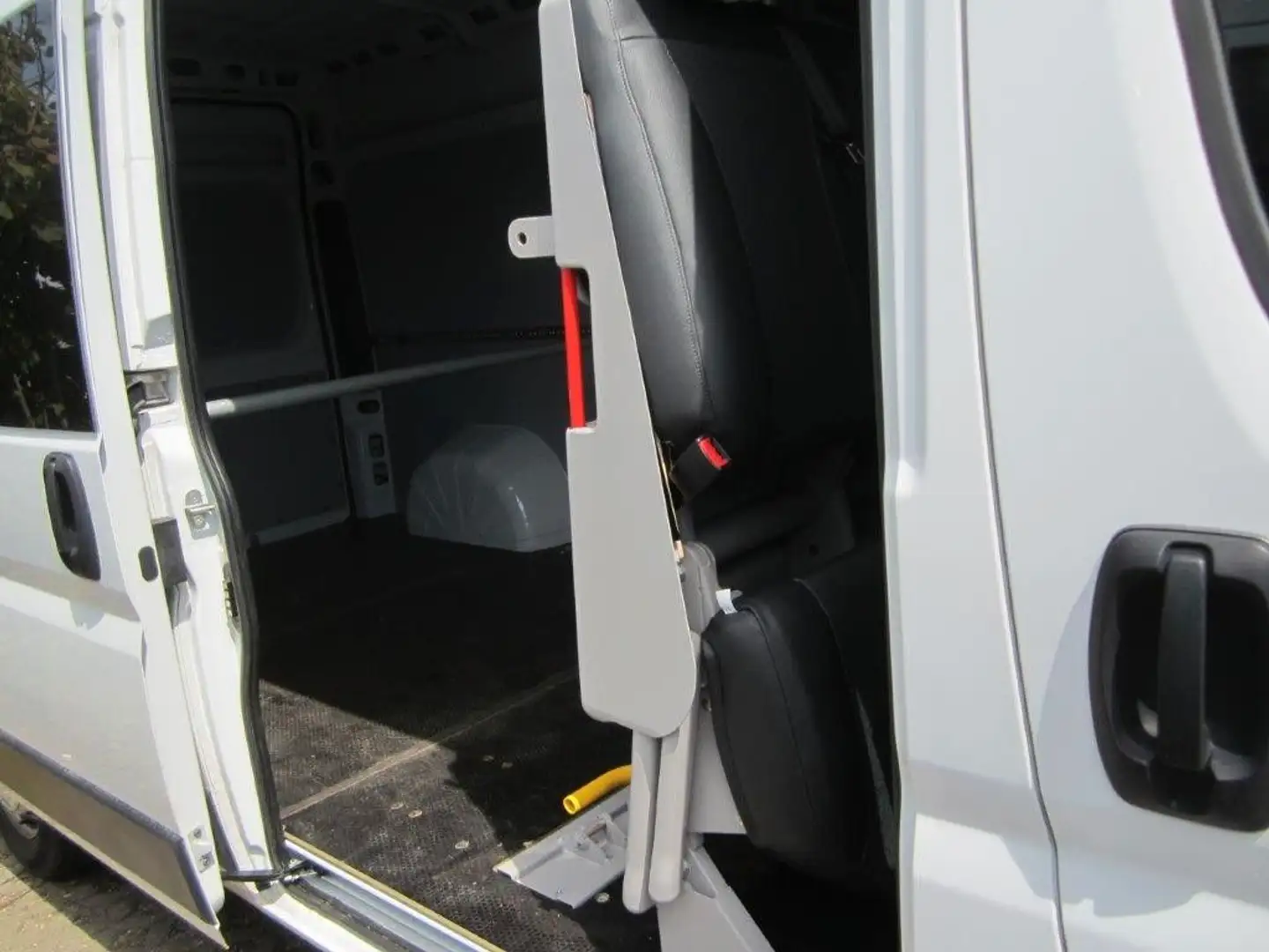 Peugeot Boxer 7 Sitze mit verstellbare Sitzbank Weiß - 2