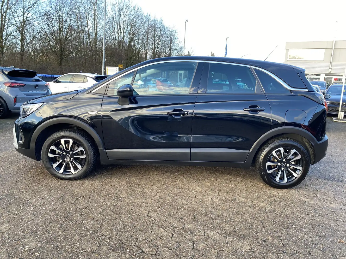 Opel Crossland Elegance AT/NAV/PDC vo+hi+Cam/SHZ+LHZ+bzb.Frontsch Schwarz - 2