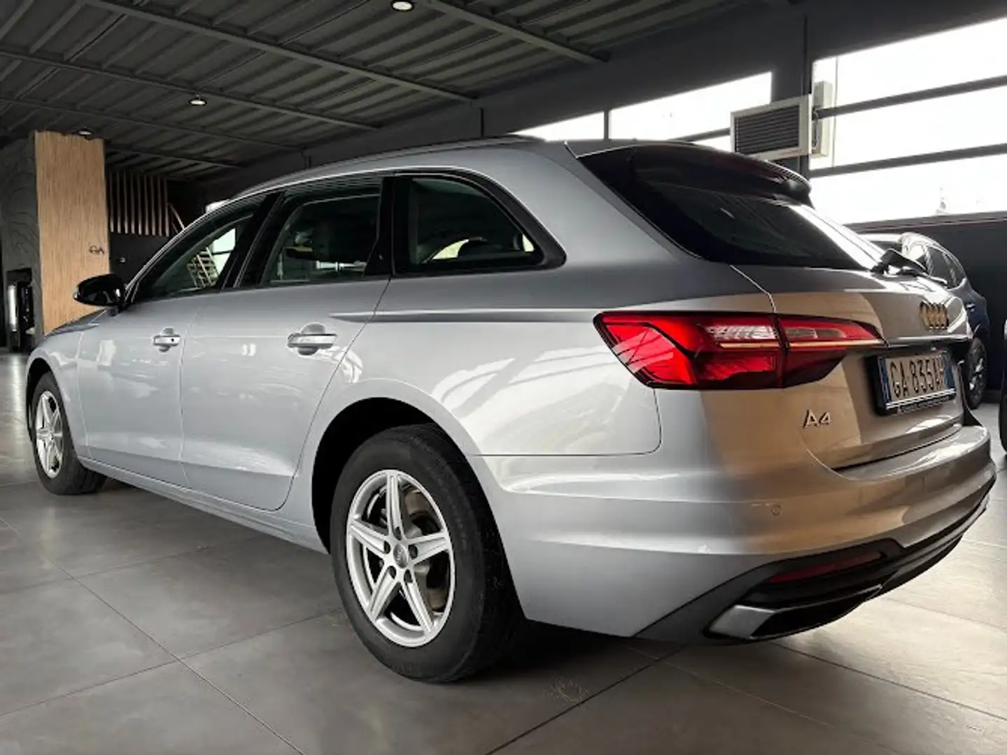 Audi A4 Avant 35  tdi mhev Business 163cv s-tronic Argent - 2