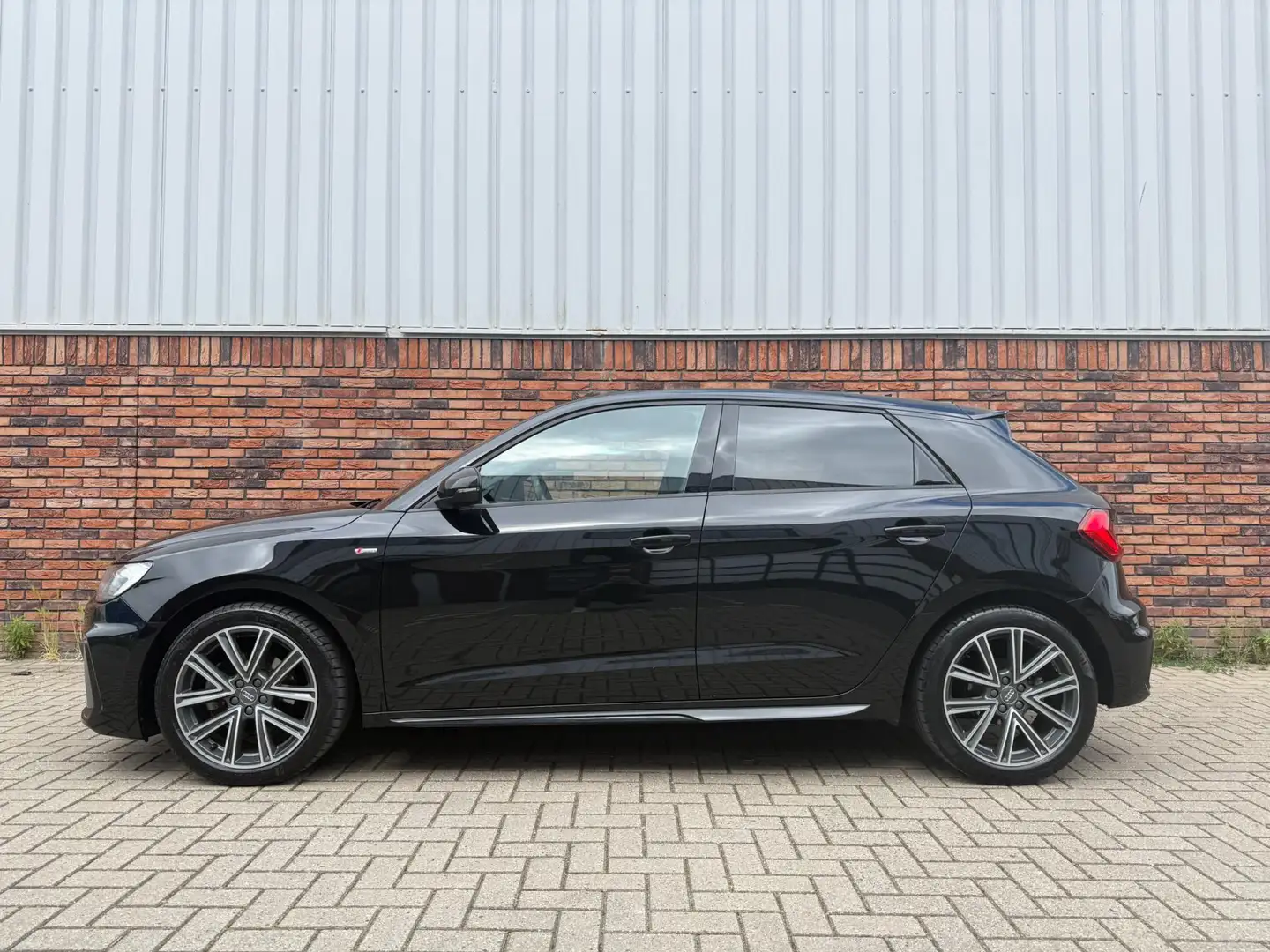 Audi A1 Sportback 30 TFSI | 3x S-Line | Eerste eigenaar | Zwart - 2