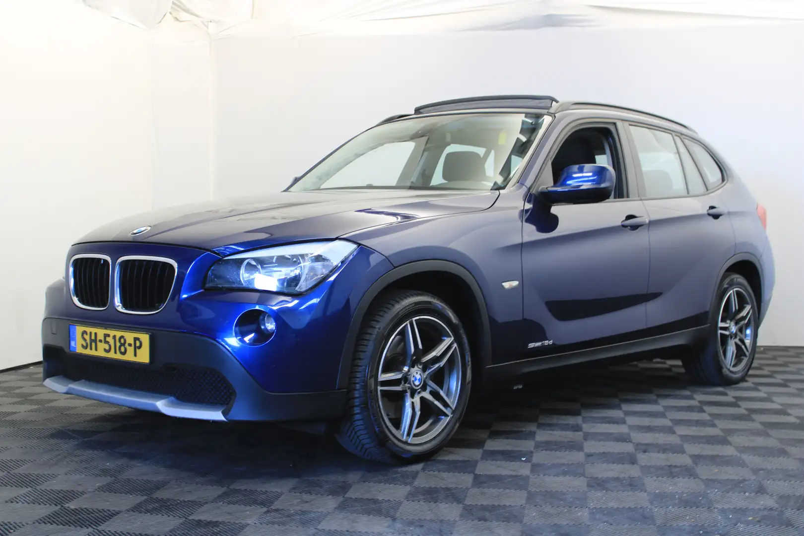 BMW X1 sDrive18d Blauw - 1