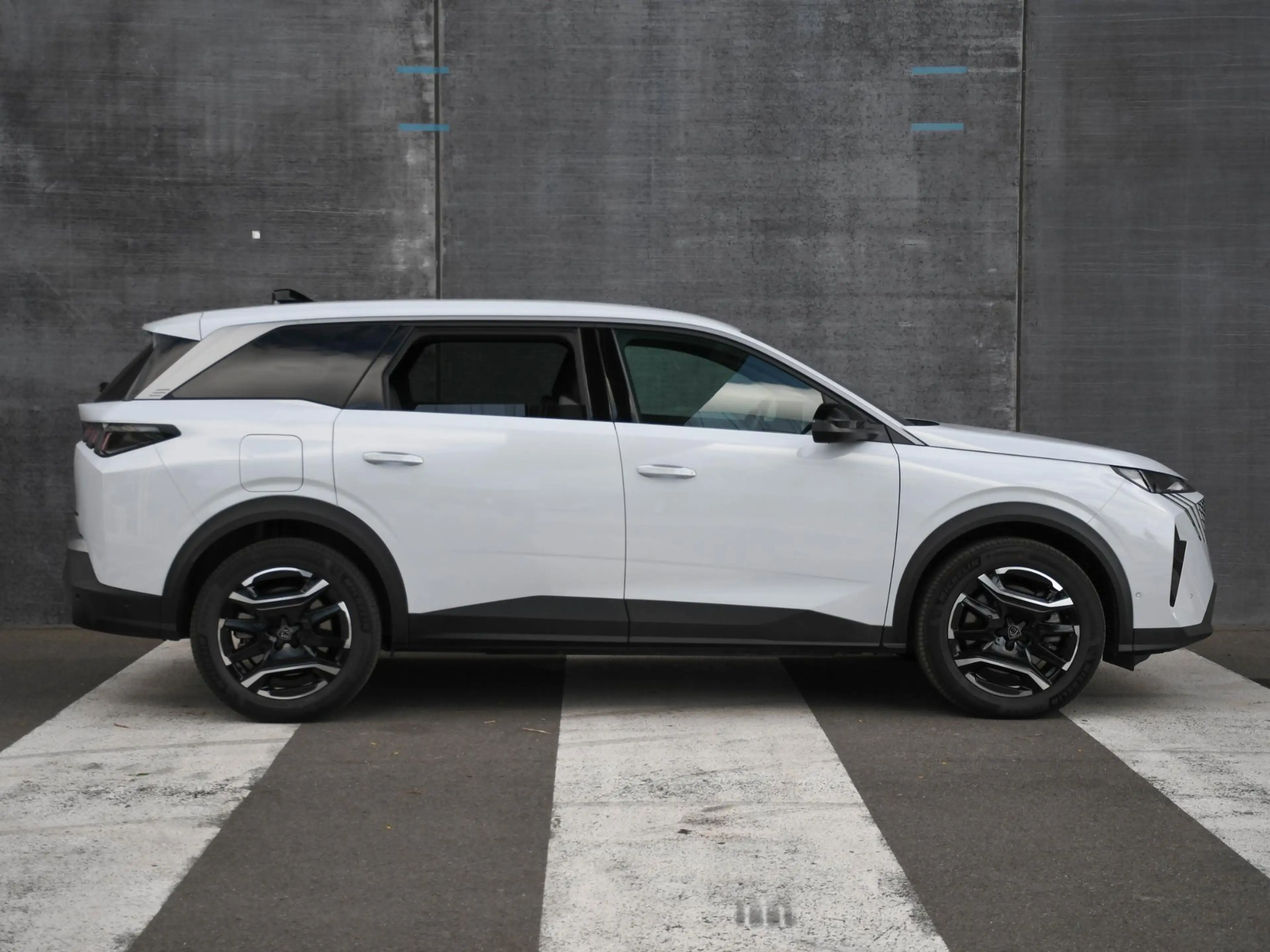 Peugeot 5008 Allure 1.6 Plug-in Hybrid 195pk Automaat 7-Peroons — photo 4