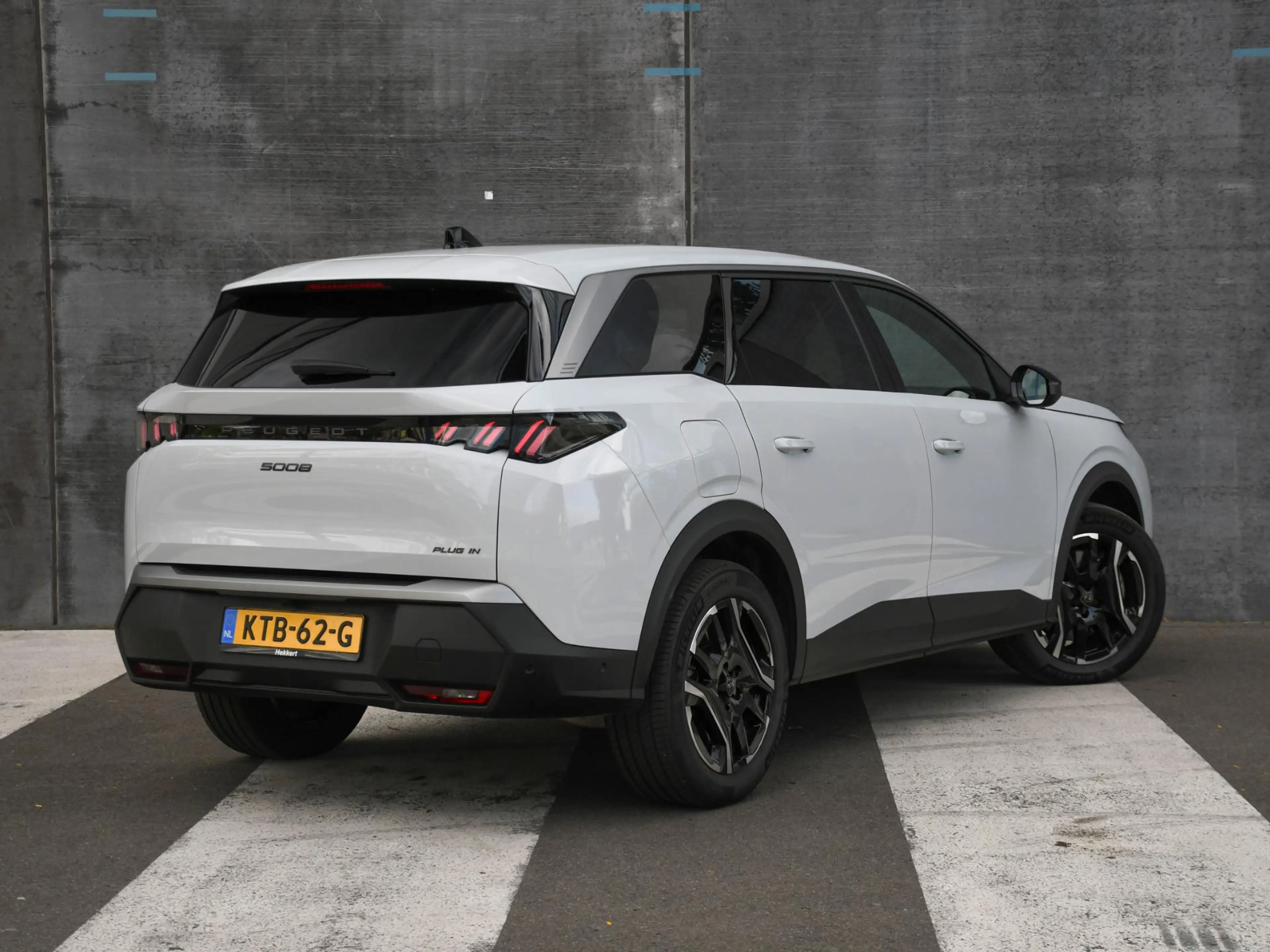 Peugeot 5008 Allure 1.6 Plug-in Hybrid 195pk Automaat 7-Peroons — photo 5