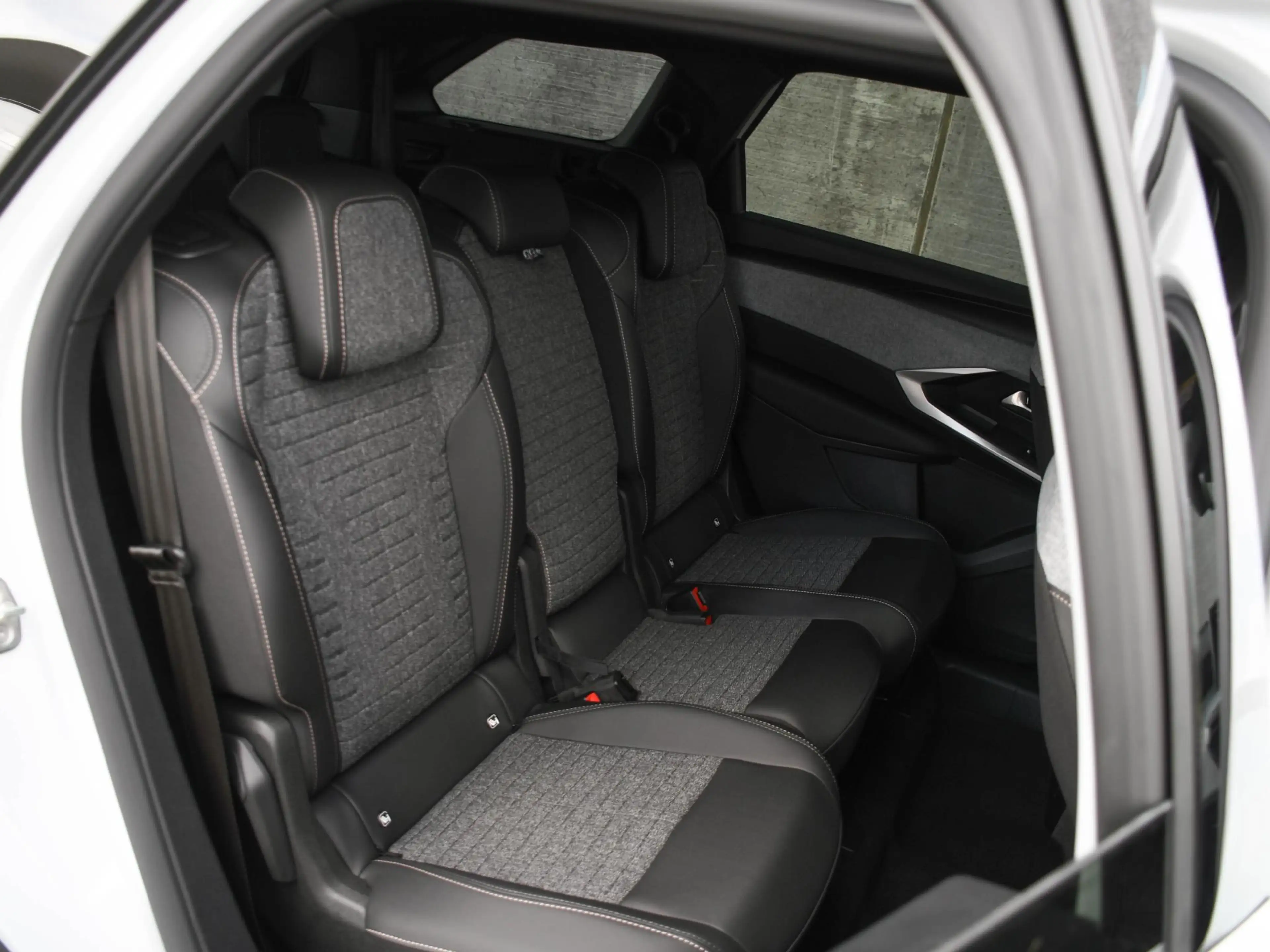 Peugeot 5008 Allure 1.6 Plug-in Hybrid 195pk Automaat 7-Peroons — photo 11