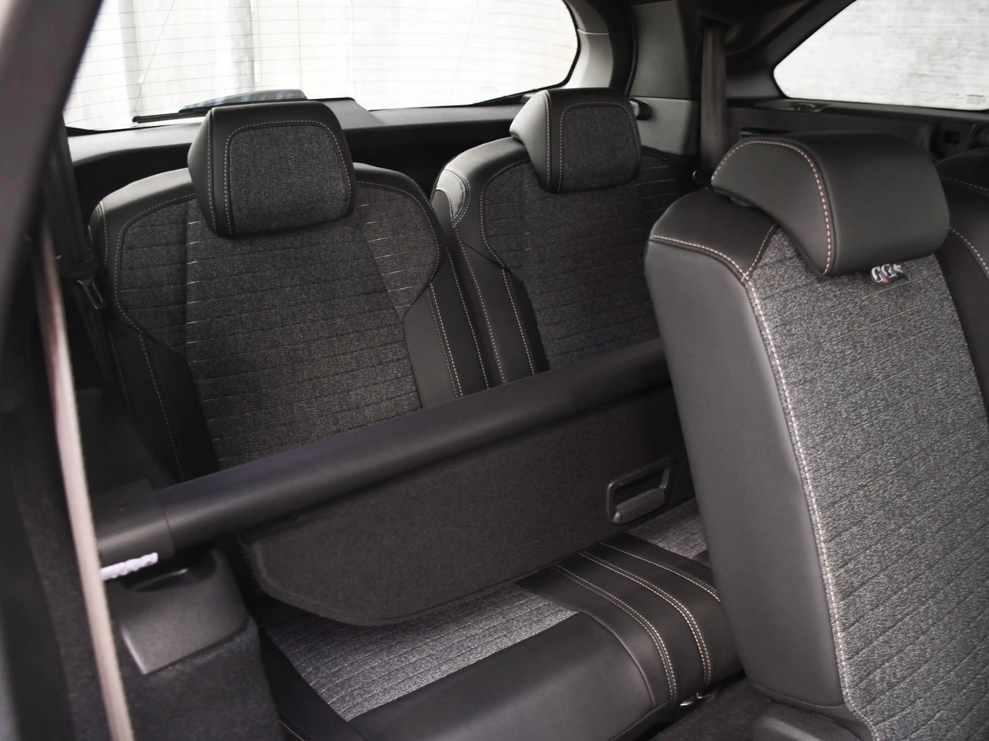 Peugeot 5008 Allure 1.6 Plug-in Hybrid 195pk Automaat 7-Peroons — photo 12