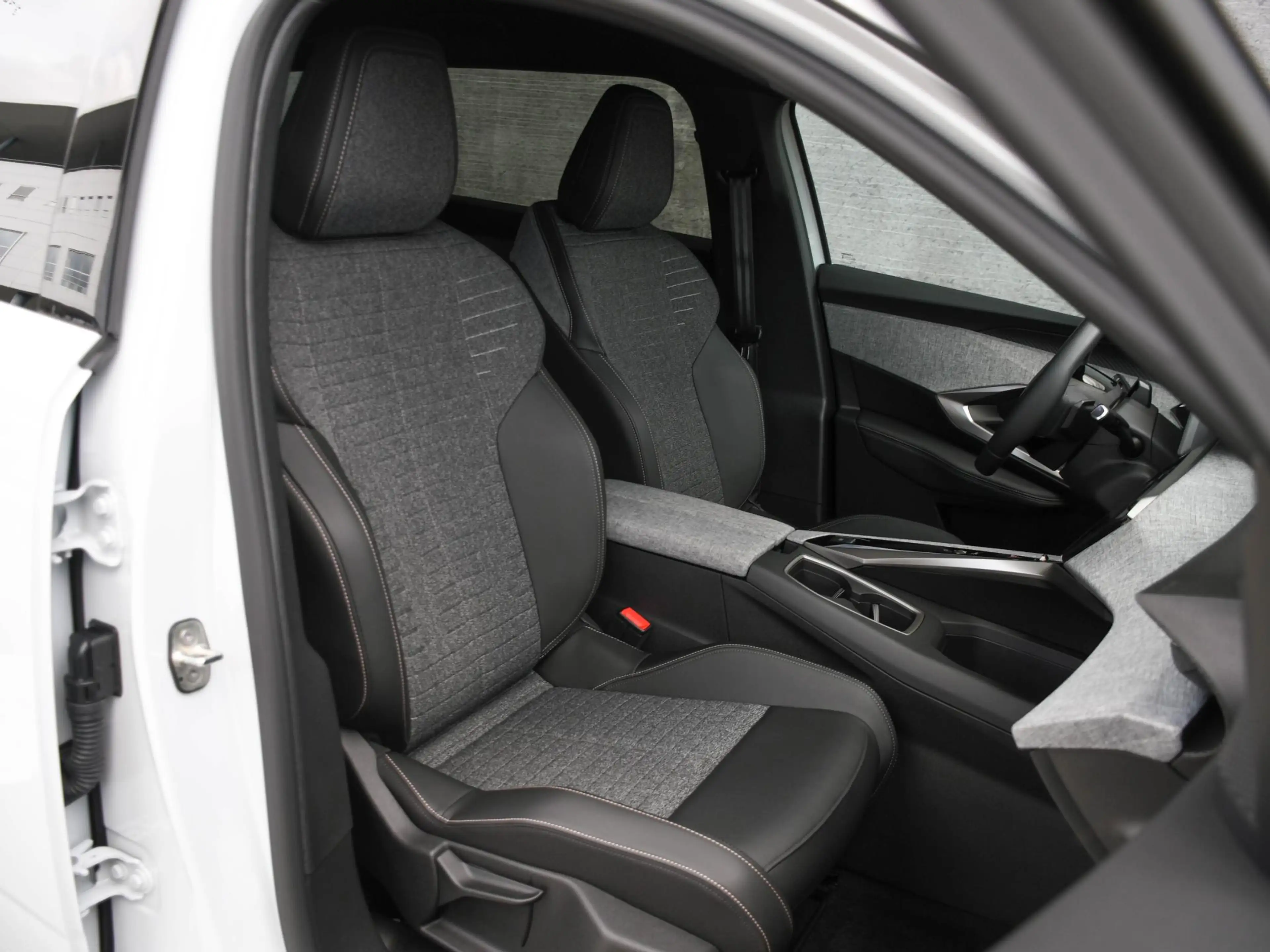 Peugeot 5008 Allure 1.6 Plug-in Hybrid 195pk Automaat 7-Peroons — photo 10