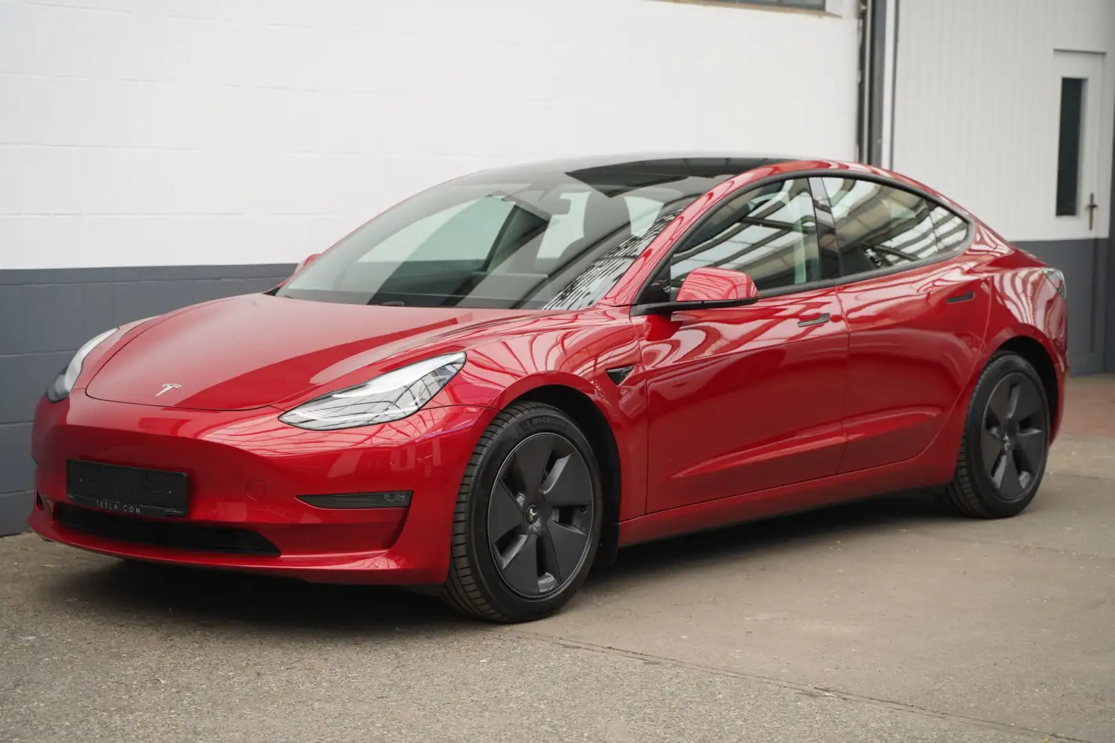 Tesla Model 3 Standard Range + *Matrix-LED* Rot - 1