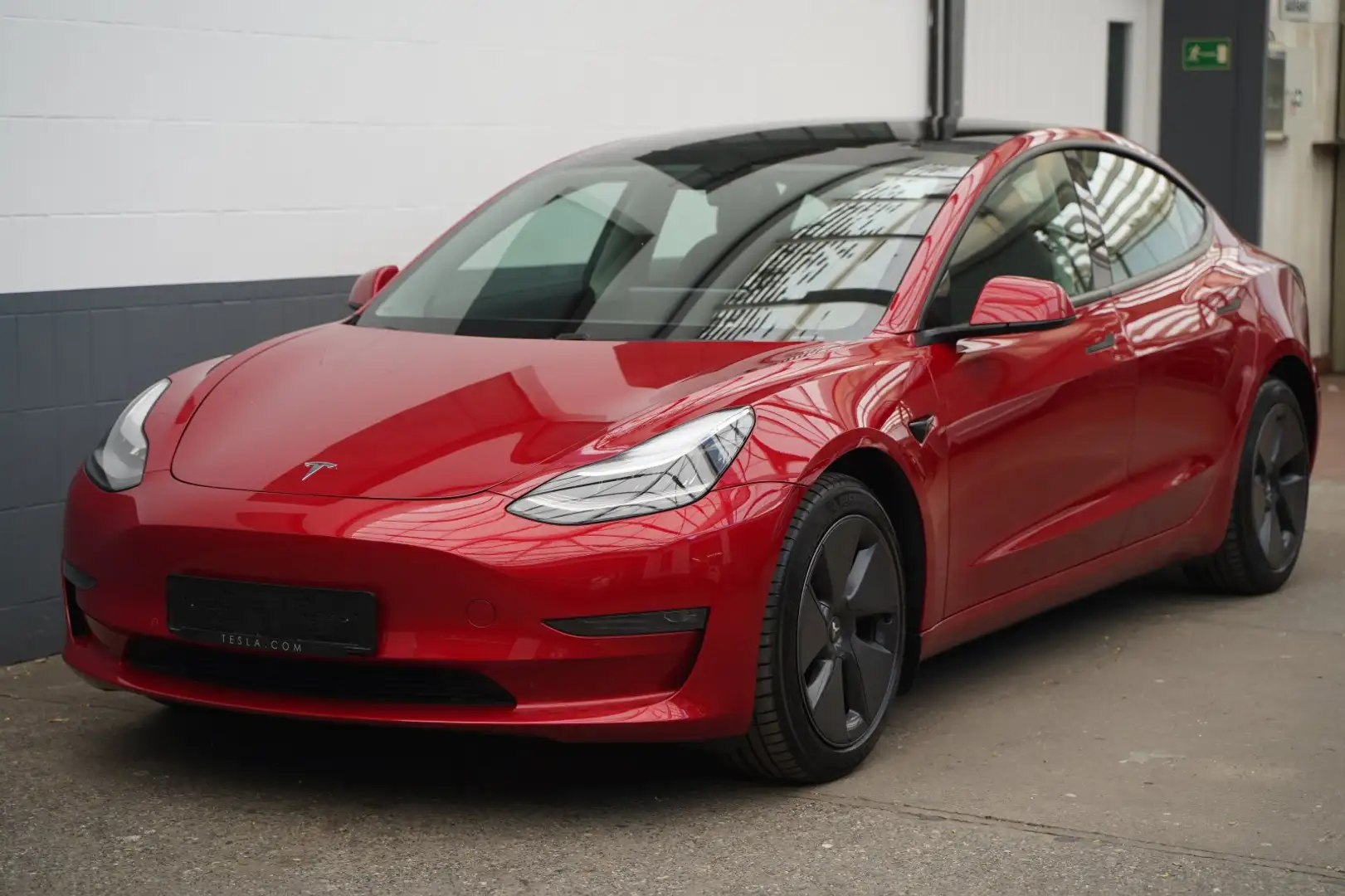 Tesla Model 3 Standard Range + *Matrix-LED* Rot - 2