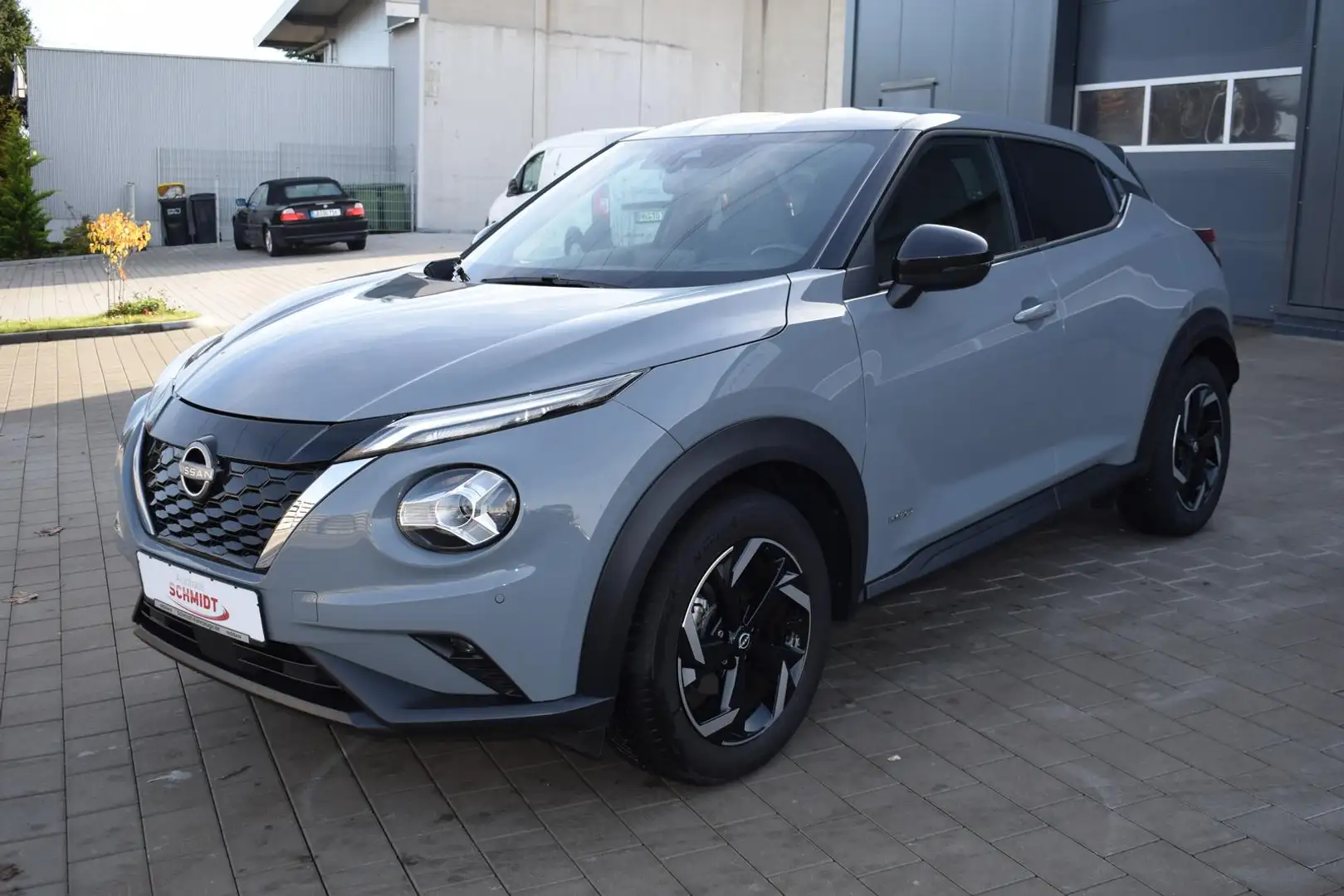 Nissan Juke 1.6 Hybrid N-Connecta Winter Grau - 2