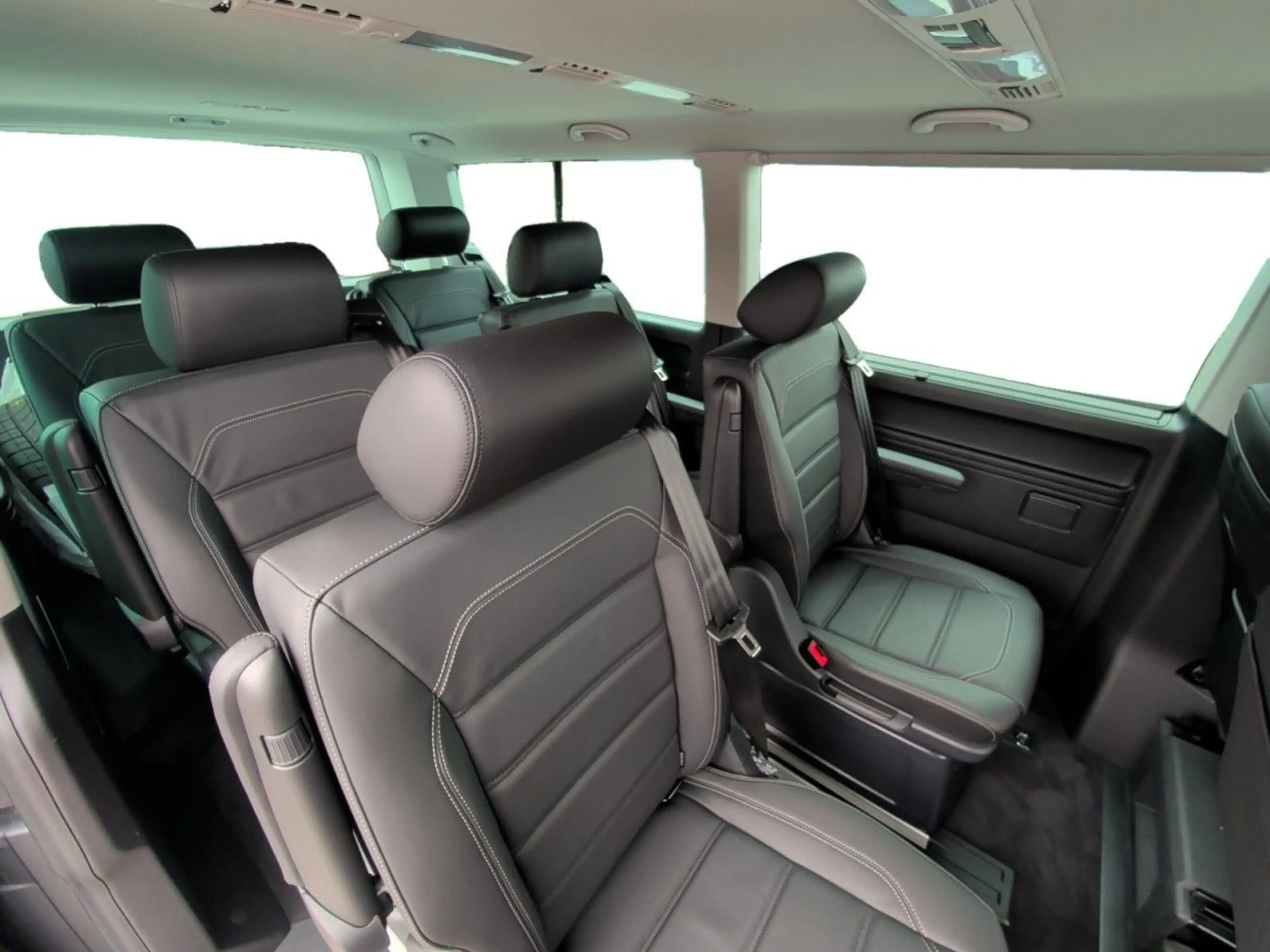 Volkswagen T6.1 Multivan Comfortline lang 8Sitze+8fach+LEDER Klima Navi — photo 14
