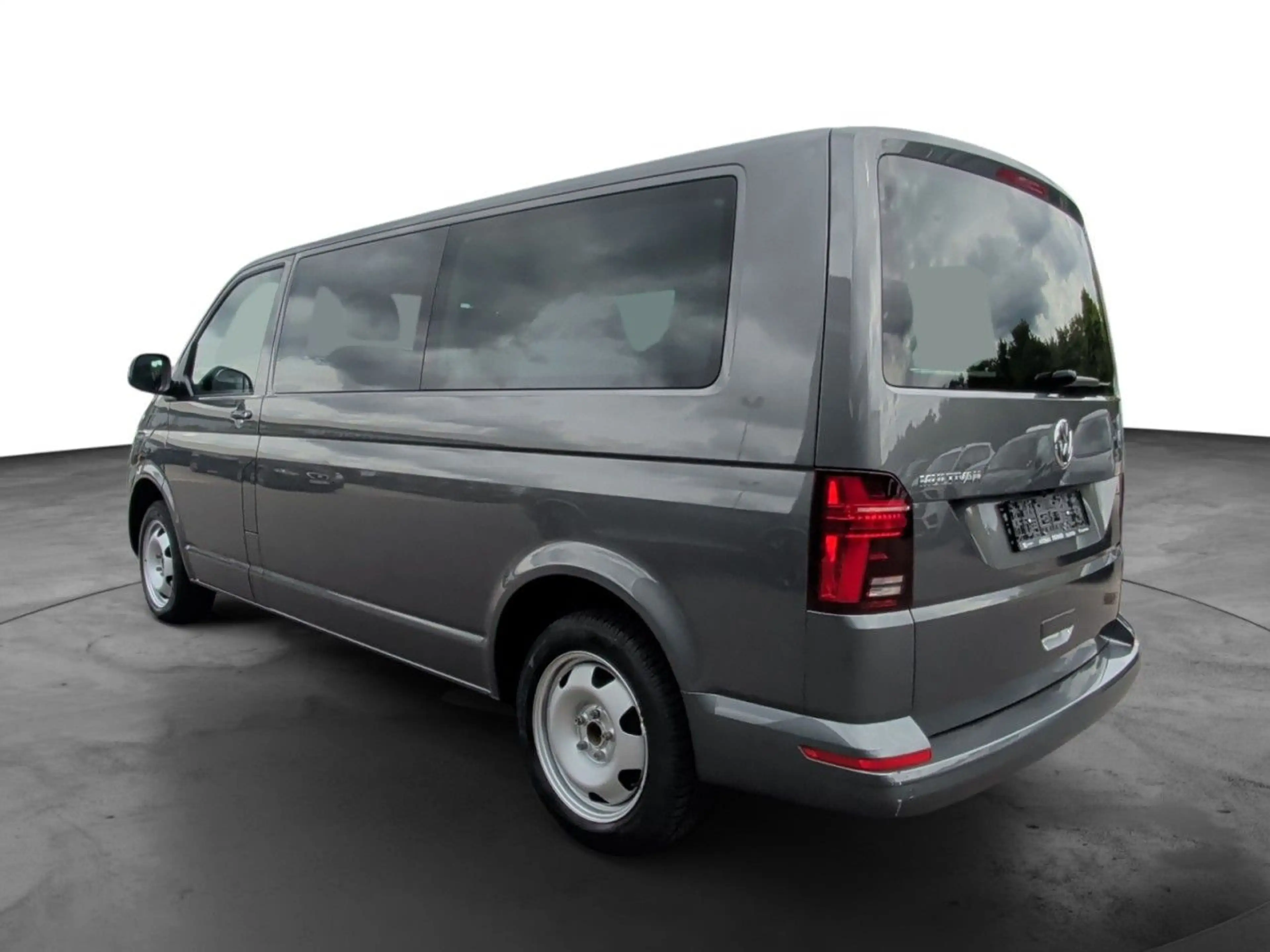 Volkswagen T6.1 Multivan Comfortline lang 8Sitze+8fach+LEDER Klima Navi — photo 4