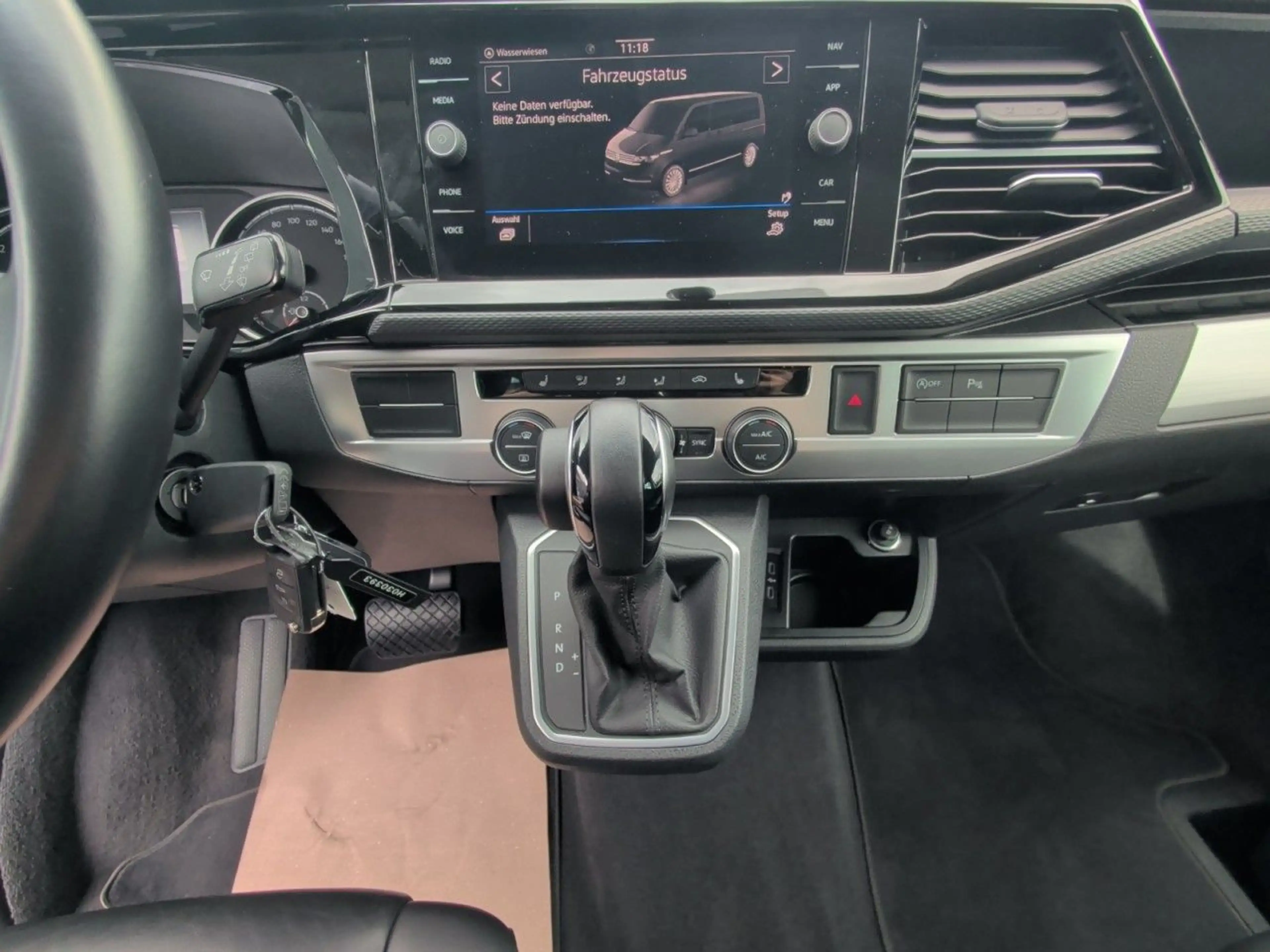 Volkswagen T6.1 Multivan Comfortline lang 8Sitze+8fach+LEDER Klima Navi — photo 13