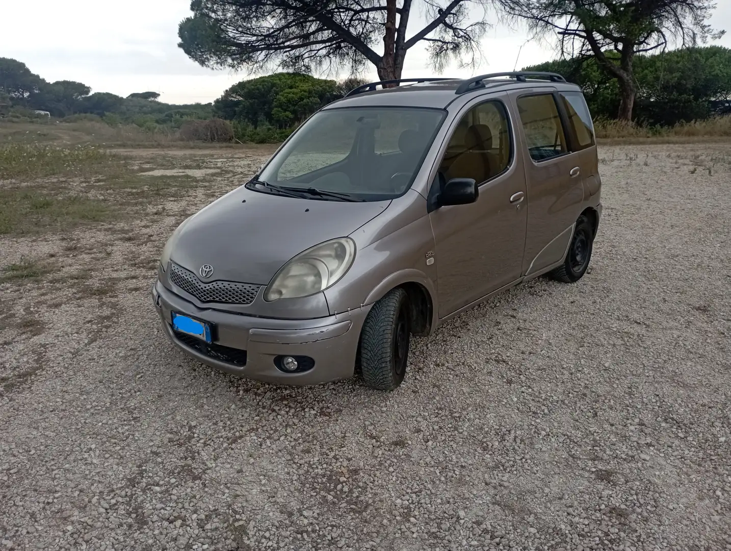 Toyota Yaris Yaris Verso Verso 1.4 d-4d Sol my03 Gri - 1