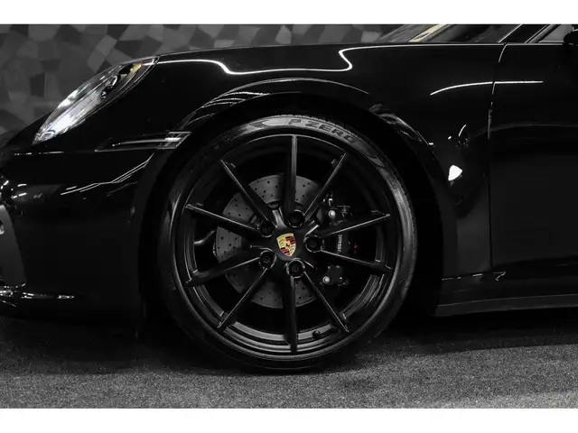 Porsche 992 view 13