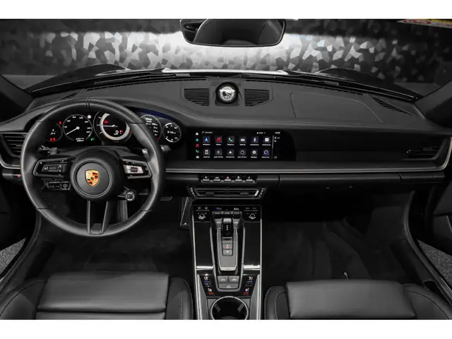 Porsche 992 view 15