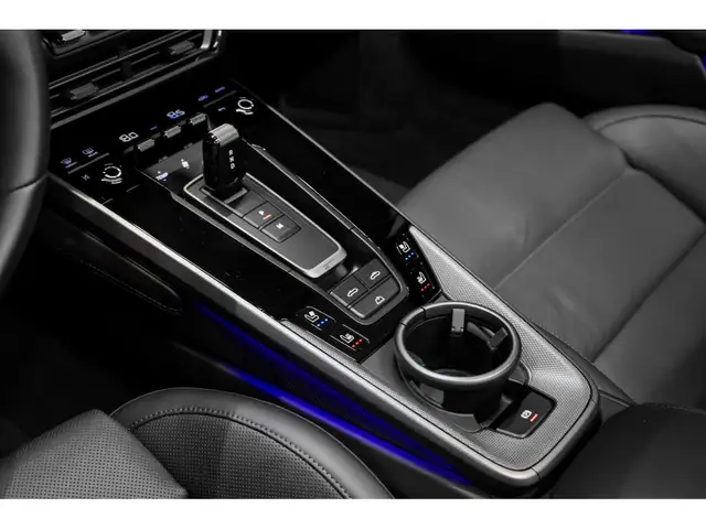 Porsche 992 view 10
