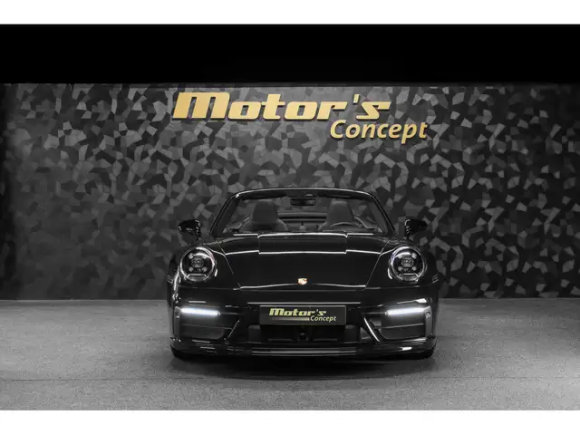 Porsche 992 view 4