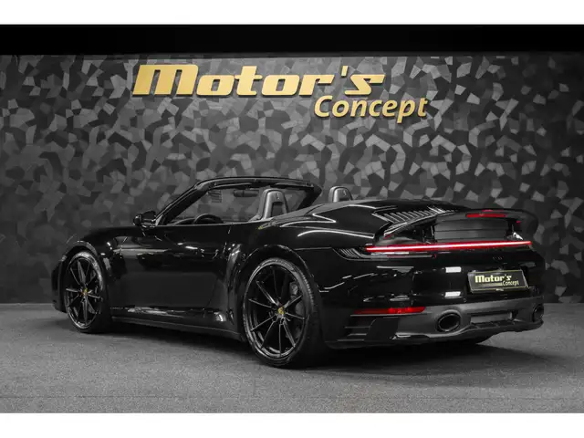 Porsche 992 view 7