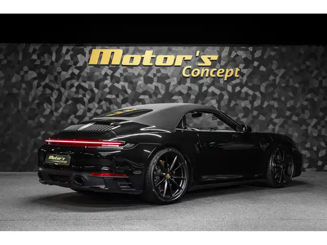 Porsche 992 view 3