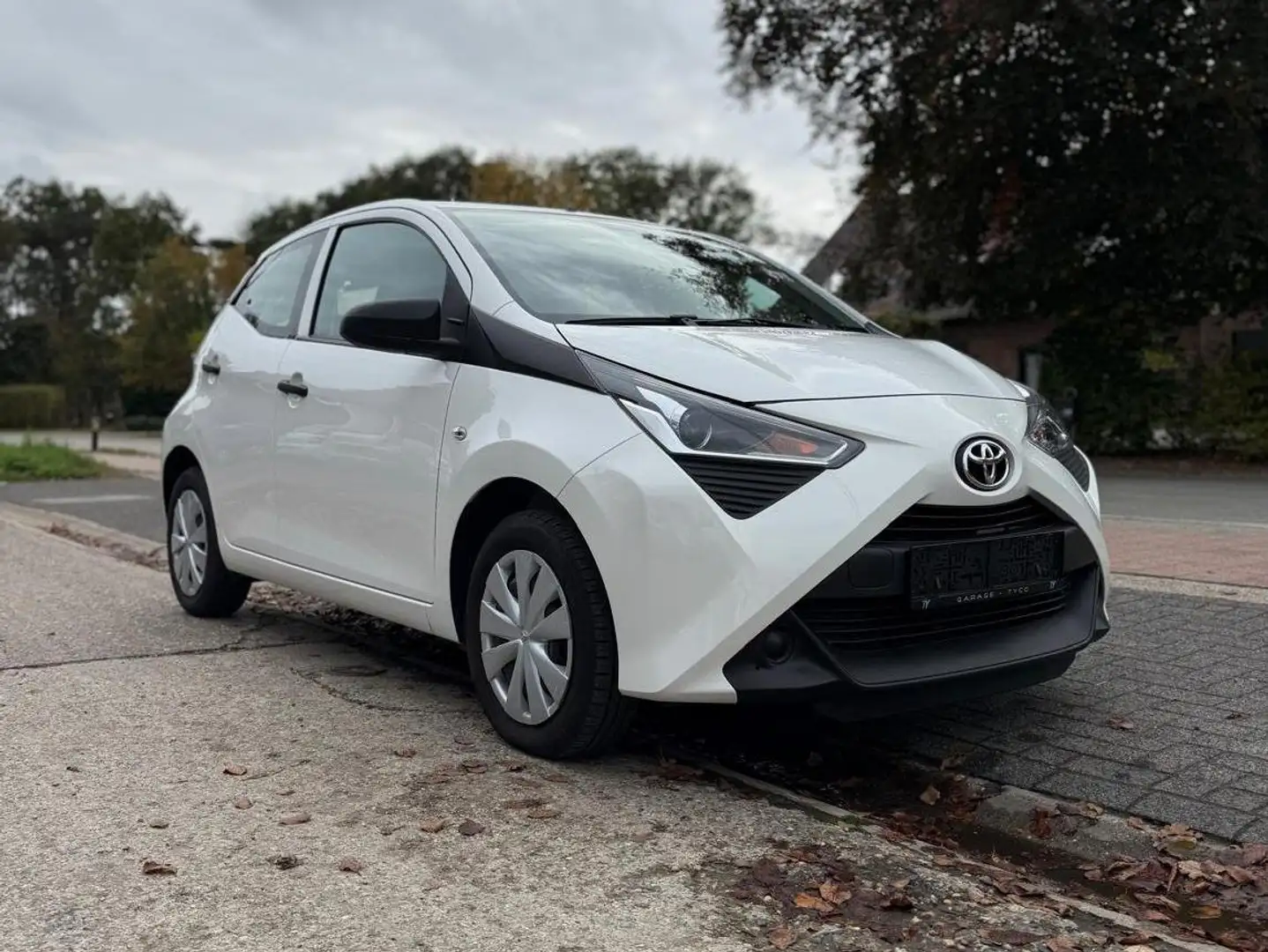 Toyota Aygo Aygo x-play club Blanc - 1