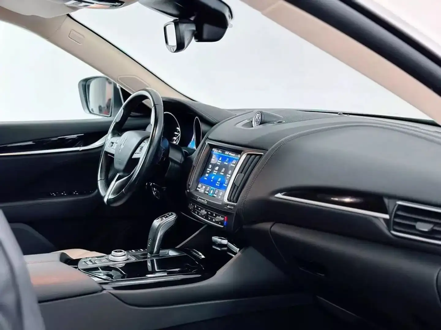 Maserati Levante V6 D AWD GranLusso 250CV Blanco - 2