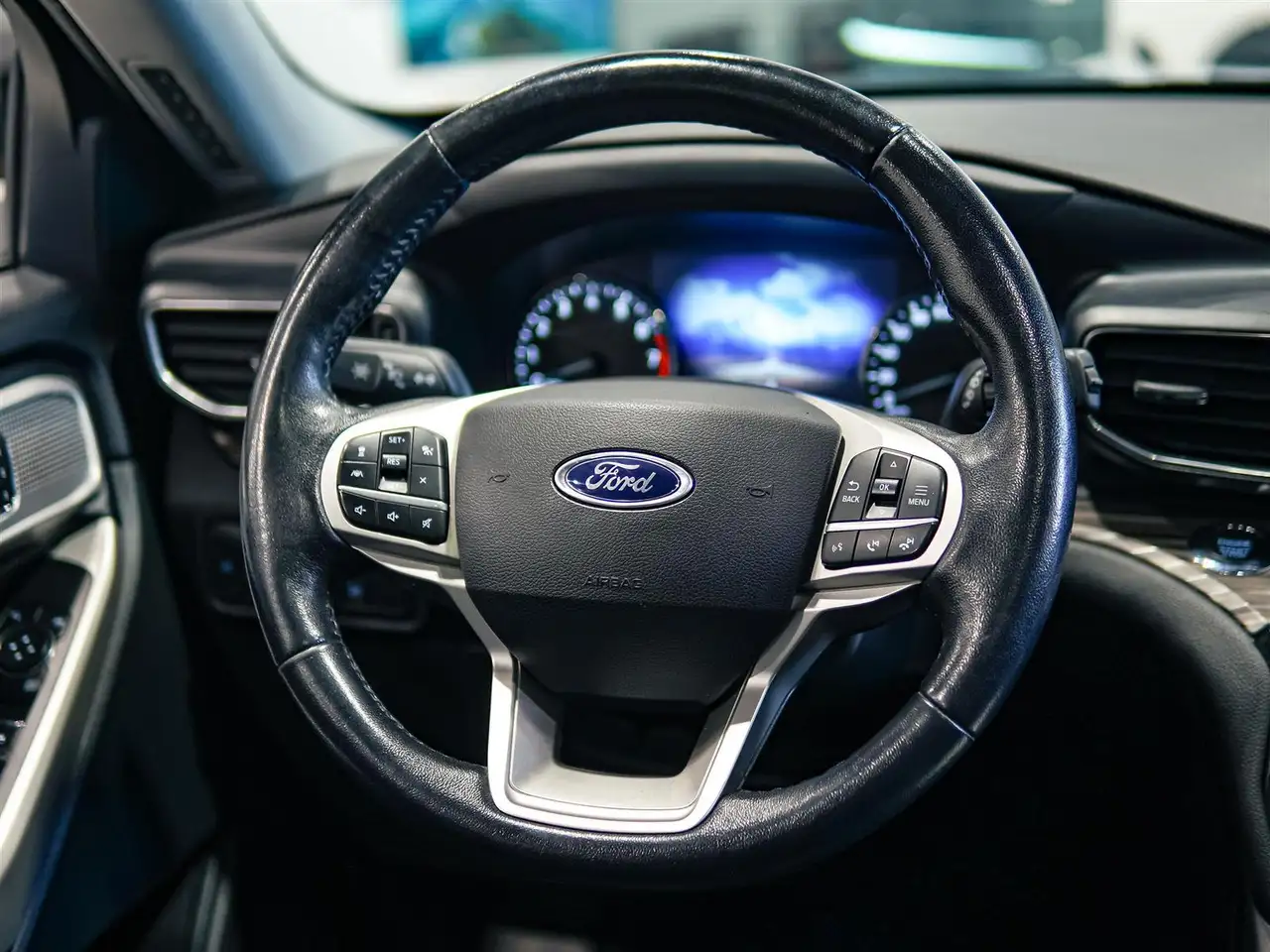 Ford Explorer снимка Ford Explorer