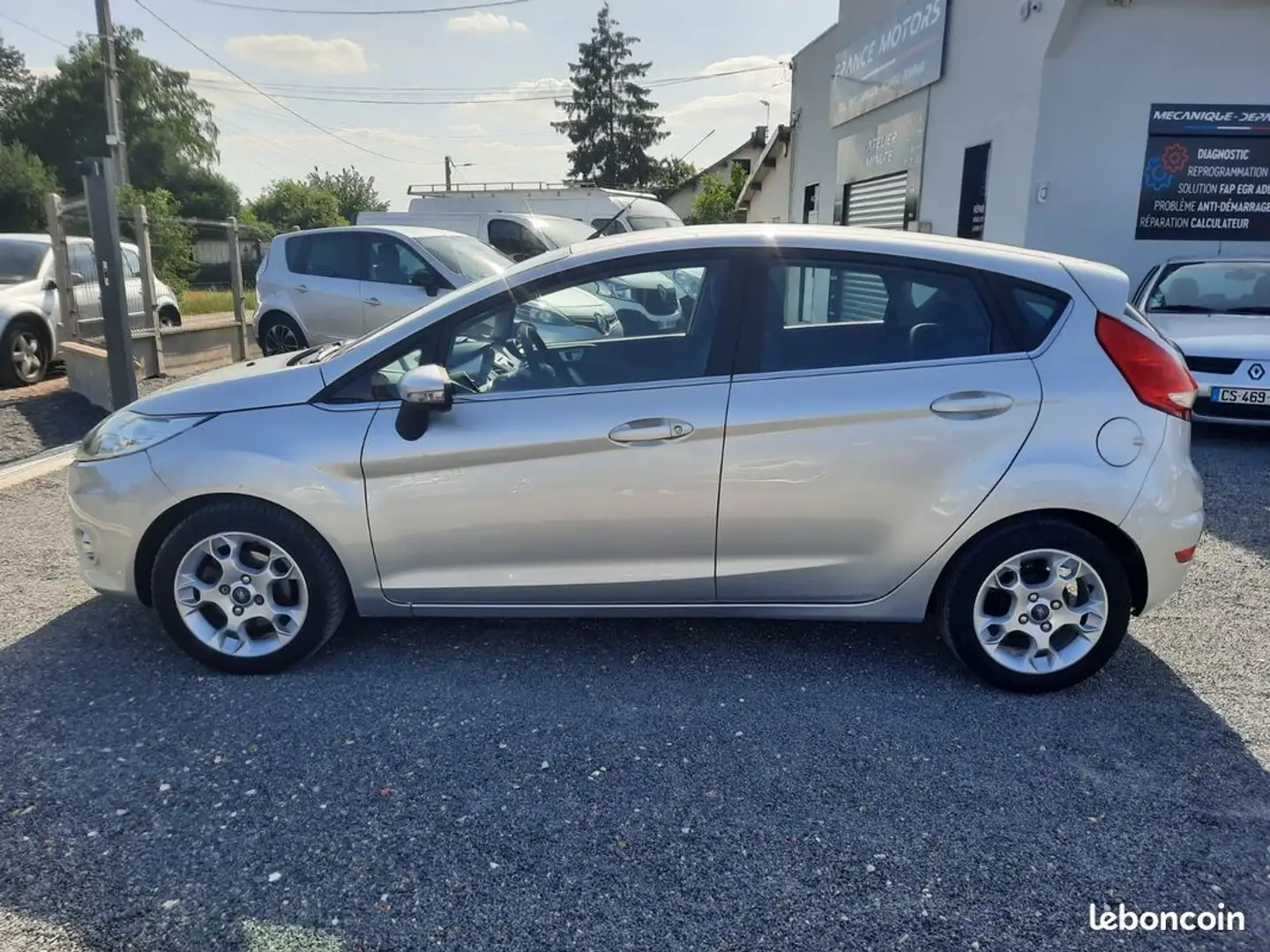 Ford Fiesta Titanium 148000KMS TRES BON ETAT KIT DISTRIBUTION  Gris - 2