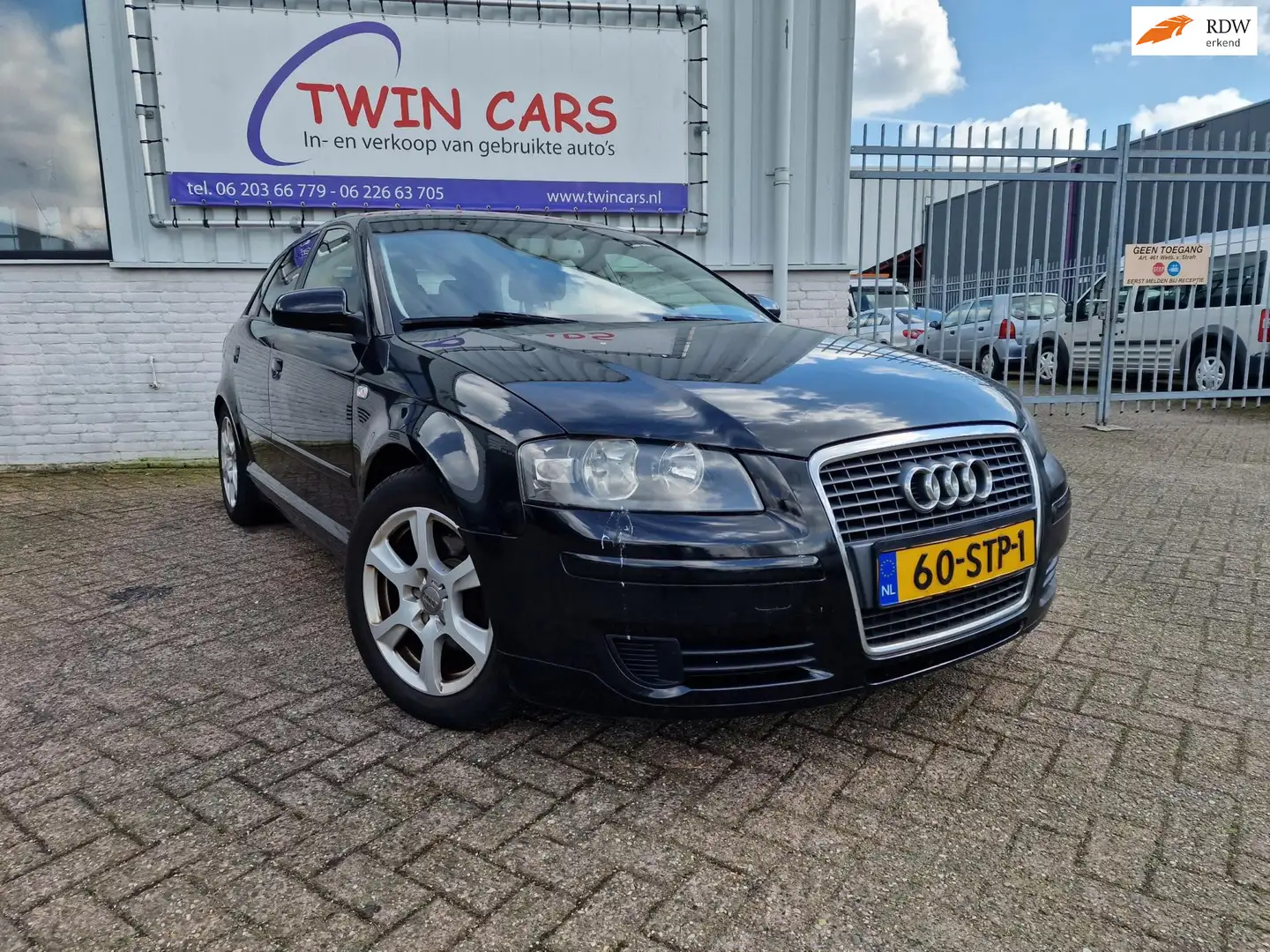 Audi A3 Sportback 1.9 TDIe Attraction Business Edition Zwart - 1