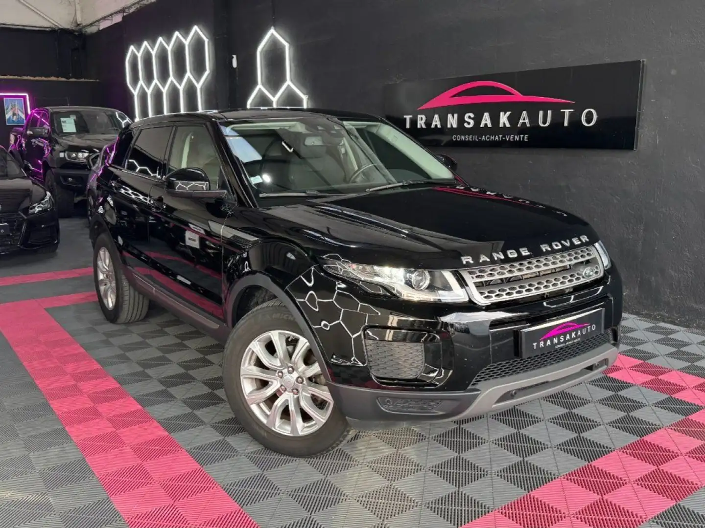 Land Rover Range Rover Evoque 2.0 150ch PURE ~ Toit panoramique ~ Caméra de recul ~ Radar AV et AR ~ Schwarz - 1