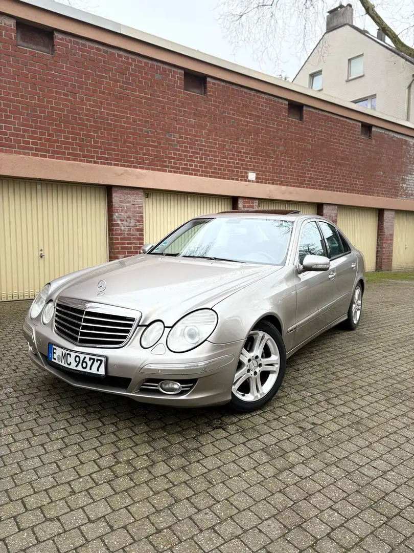 Mercedes-Benz E 320 Šedá - 1