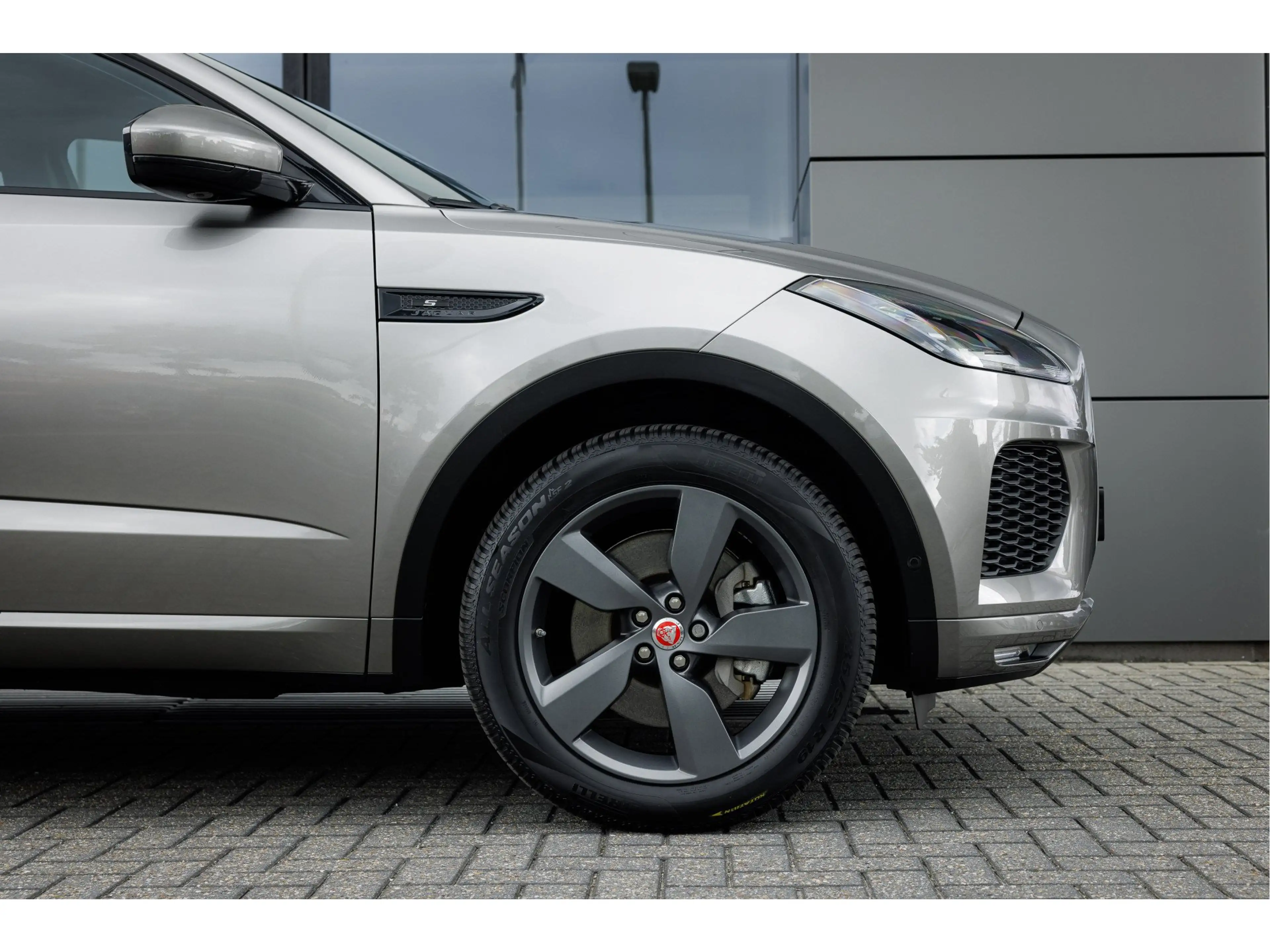 Jaguar E-Pace P250 AWD R-Dynamic S | Panoramadak | Elektr achter — photo 6