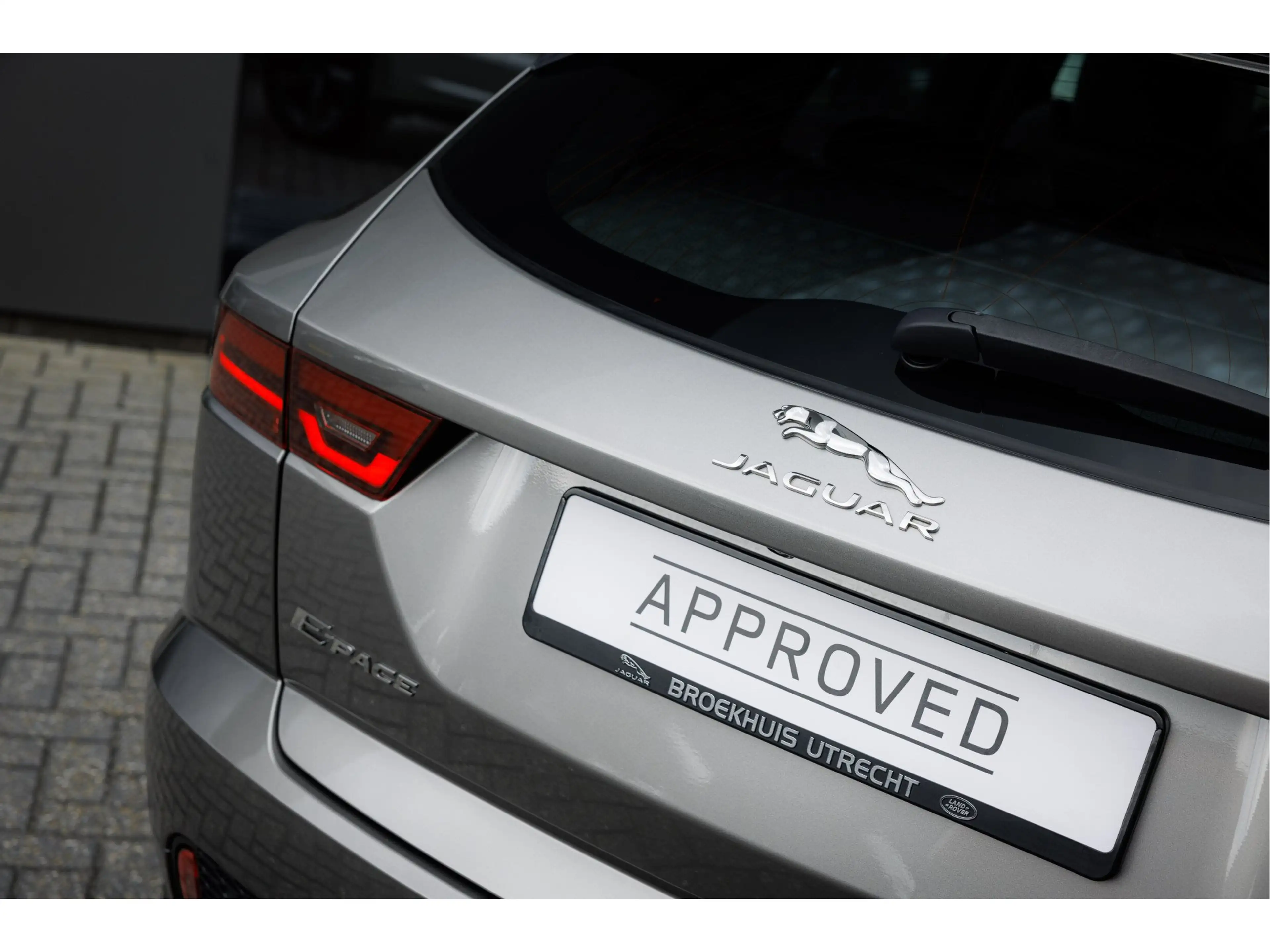 Jaguar E-Pace P250 AWD R-Dynamic S | Panoramadak | Elektr achter — photo 13