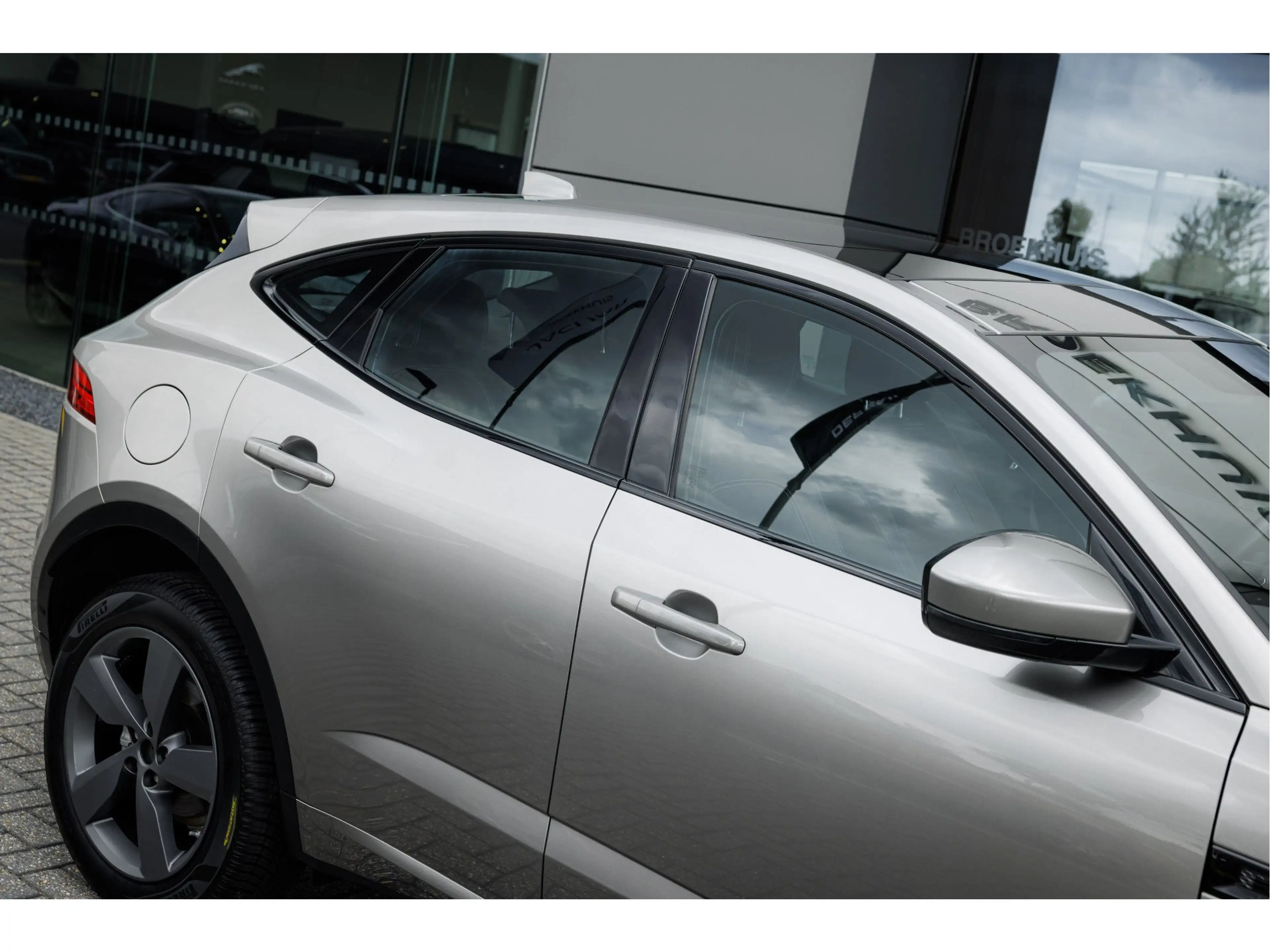 Jaguar E-Pace P250 AWD R-Dynamic S | Panoramadak | Elektr achter — photo 7