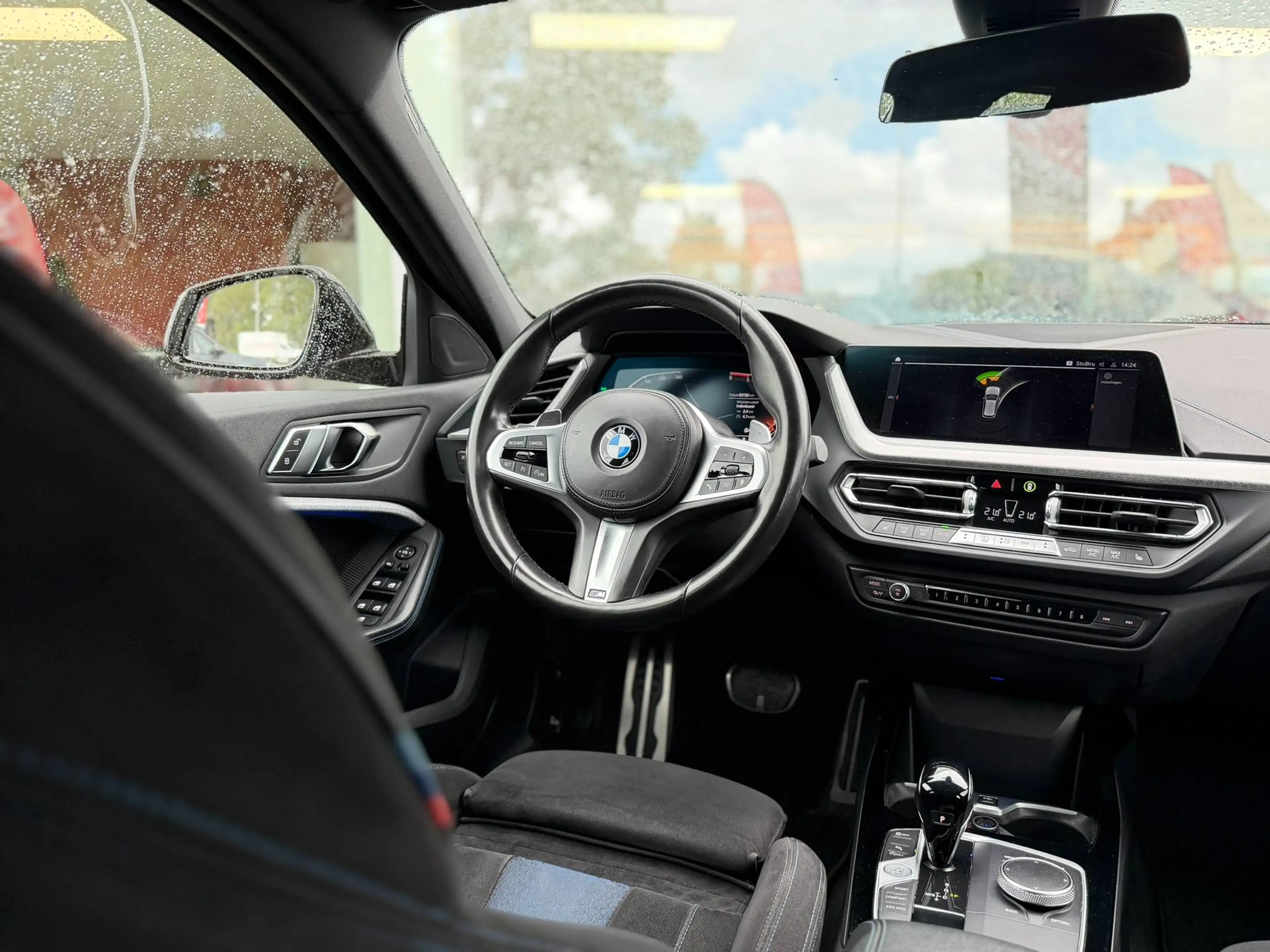 BMW 118 M PACK / MAT GRIJS / PANO / SFEERVERLICHTING / CARPLAY / ZETELVERWARMING / — photo 21