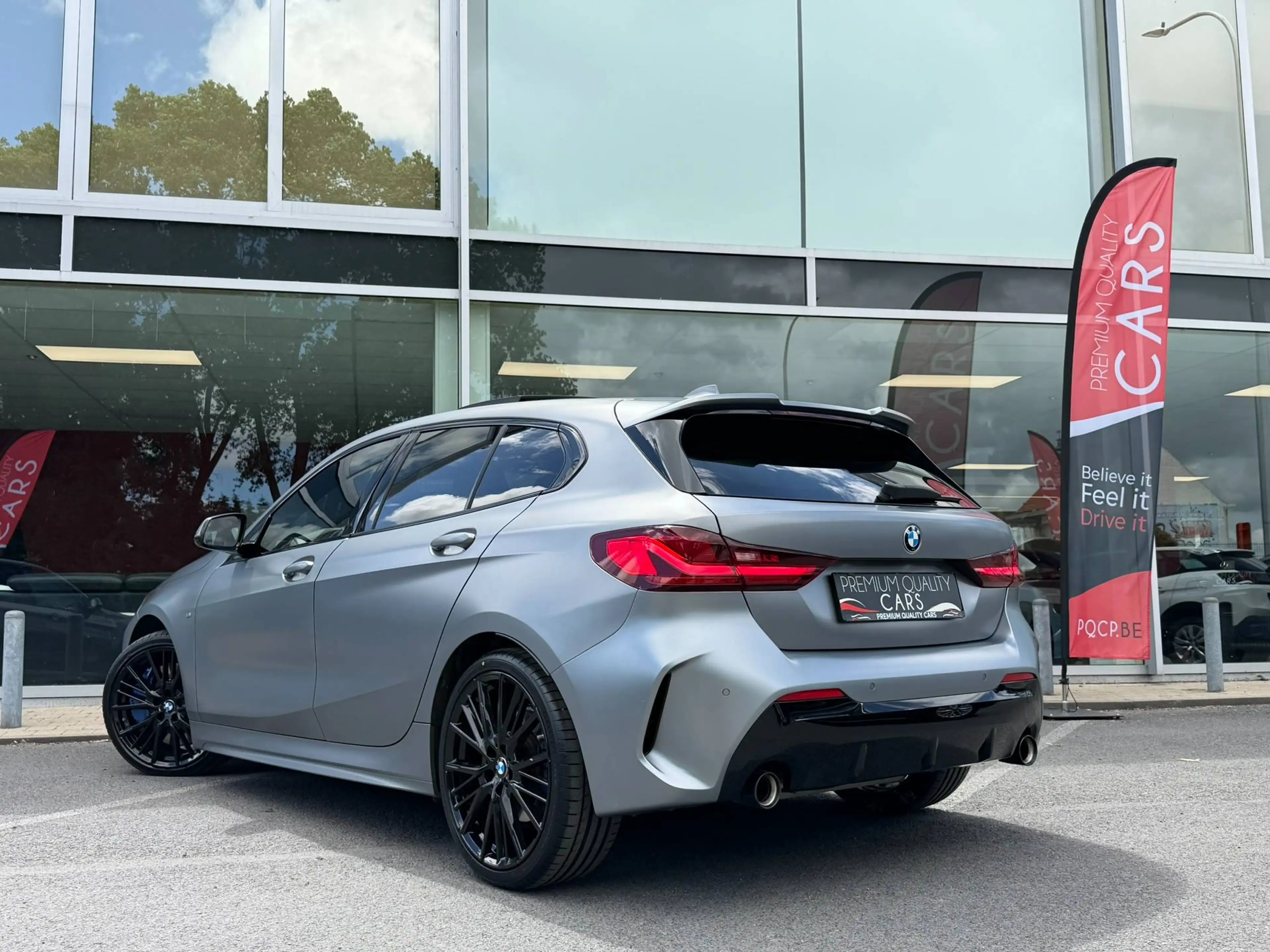BMW 118 M PACK / MAT GRIJS / PANO / SFEERVERLICHTING / CARPLAY / ZETELVERWARMING / — photo 7
