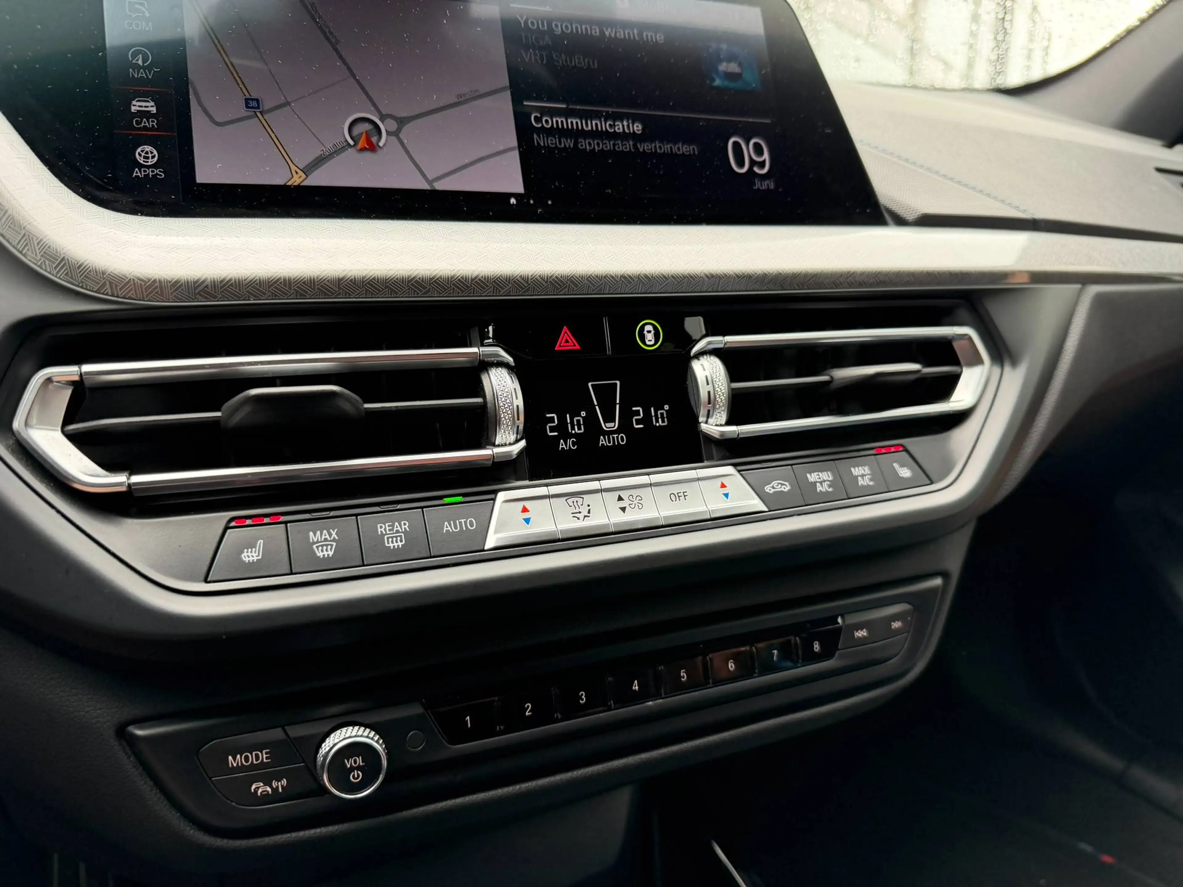 BMW 118 M PACK / MAT GRIJS / PANO / SFEERVERLICHTING / CARPLAY / ZETELVERWARMING / — photo 26