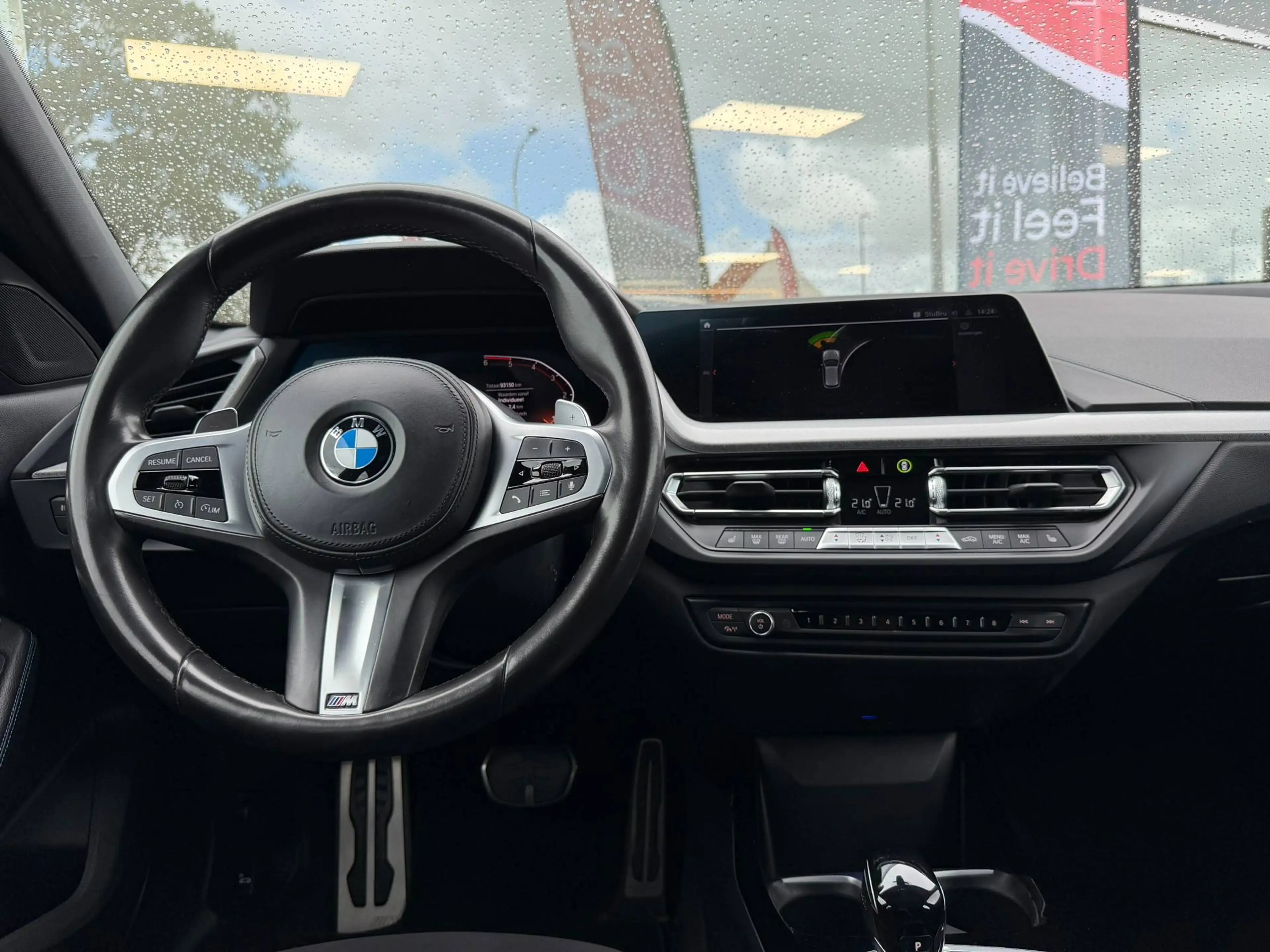 BMW 118 M PACK / MAT GRIJS / PANO / SFEERVERLICHTING / CARPLAY / ZETELVERWARMING / — photo 20
