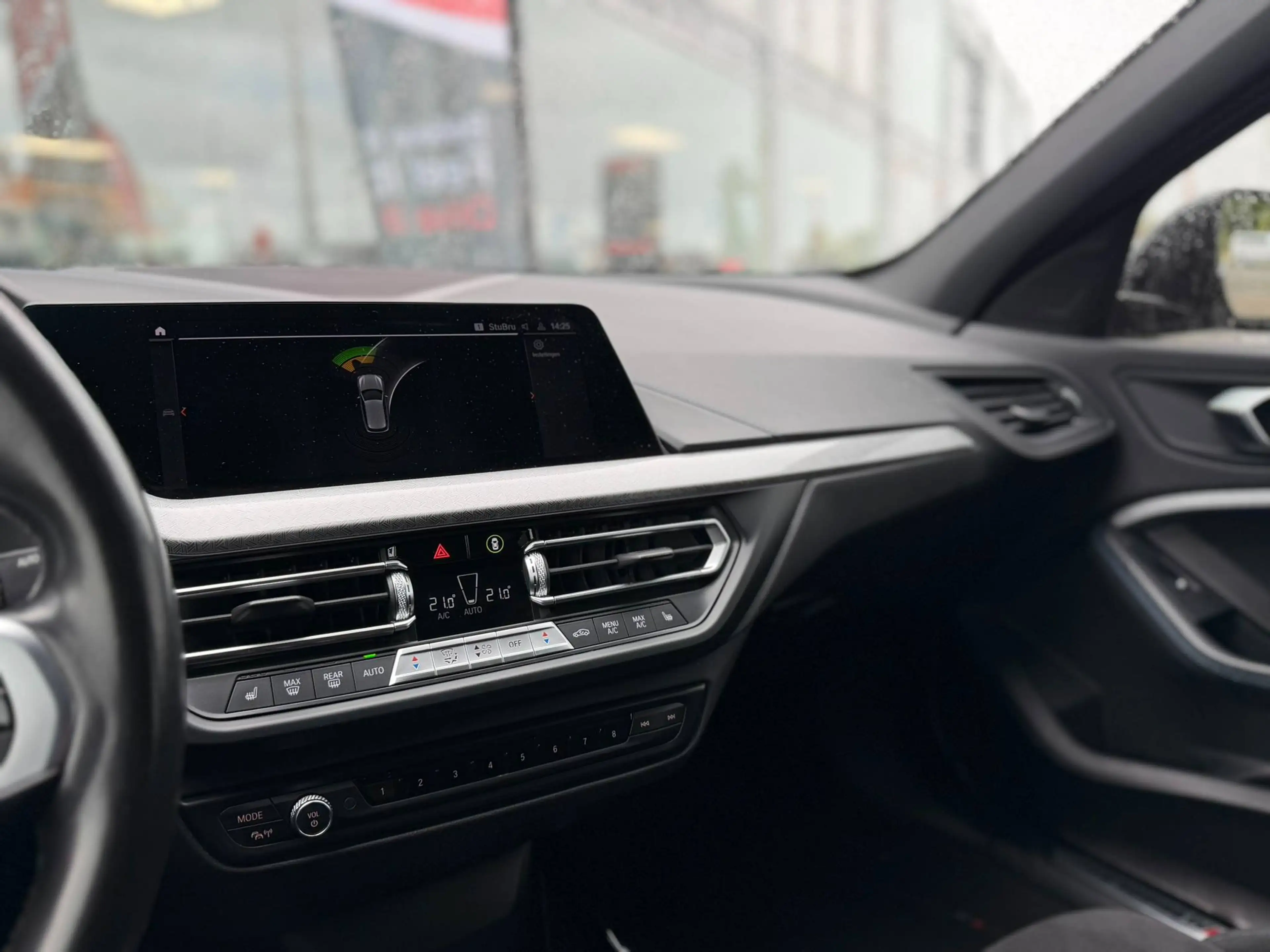 BMW 118 M PACK / MAT GRIJS / PANO / SFEERVERLICHTING / CARPLAY / ZETELVERWARMING / — photo 25