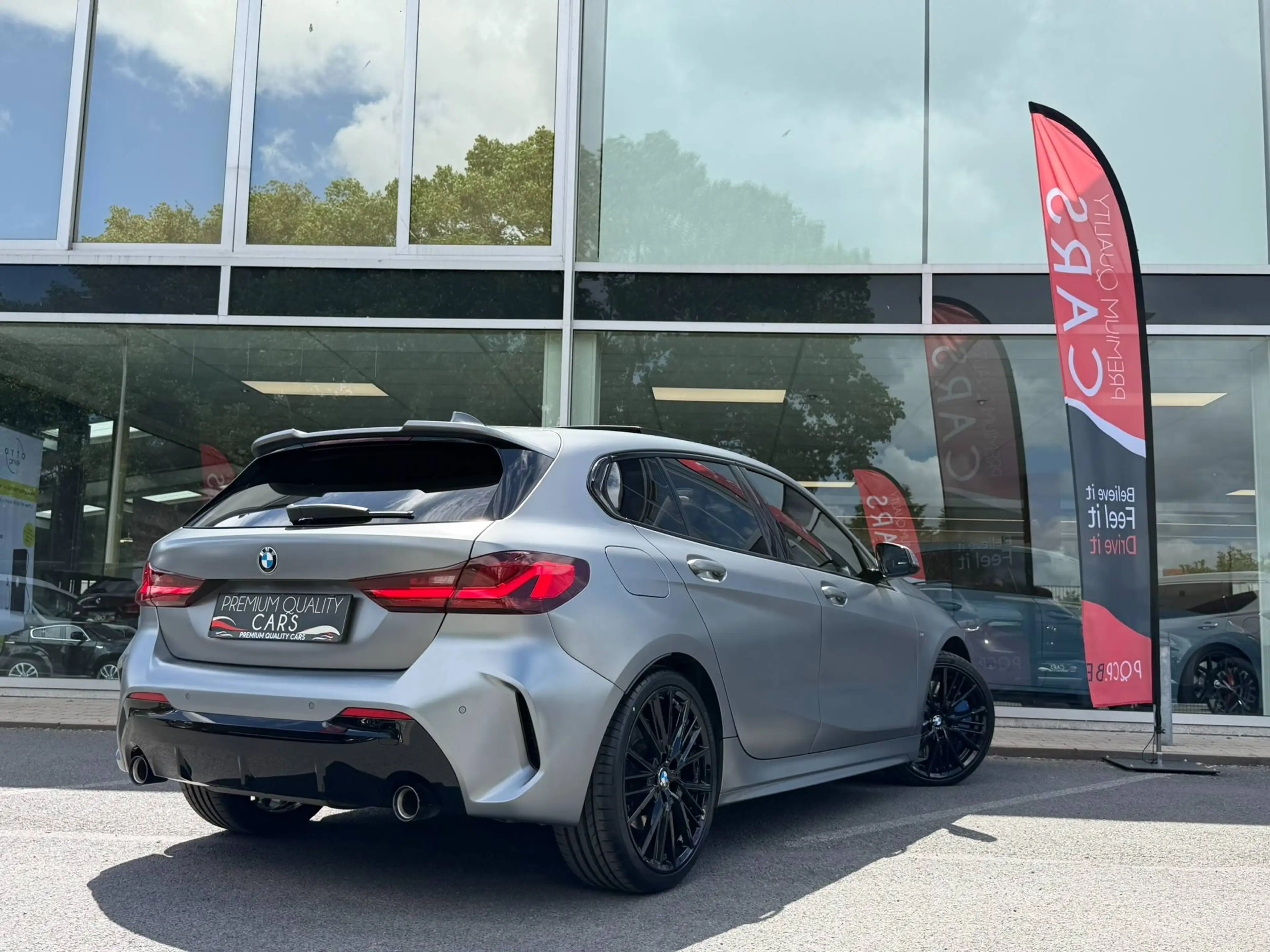 BMW 118 M PACK / MAT GRIJS / PANO / SFEERVERLICHTING / CARPLAY / ZETELVERWARMING / — photo 10