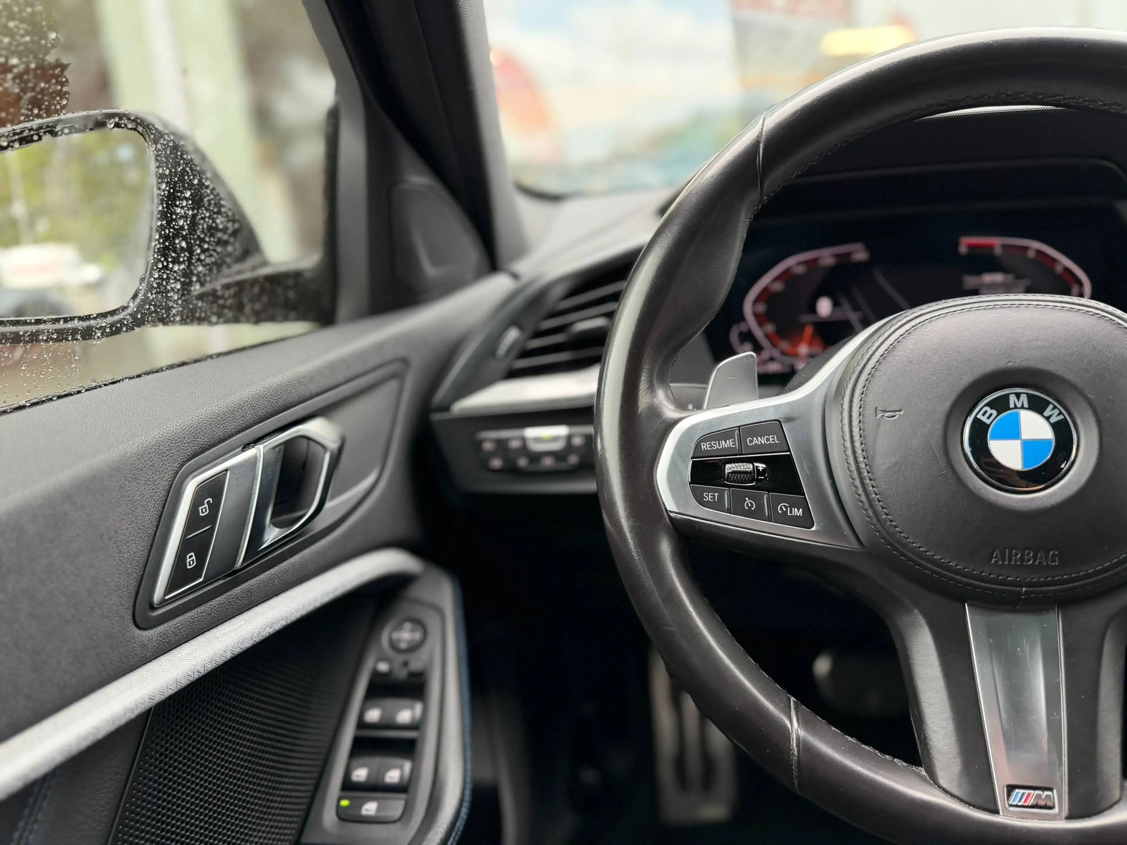 BMW 118 M PACK / MAT GRIJS / PANO / SFEERVERLICHTING / CARPLAY / ZETELVERWARMING / — photo 22