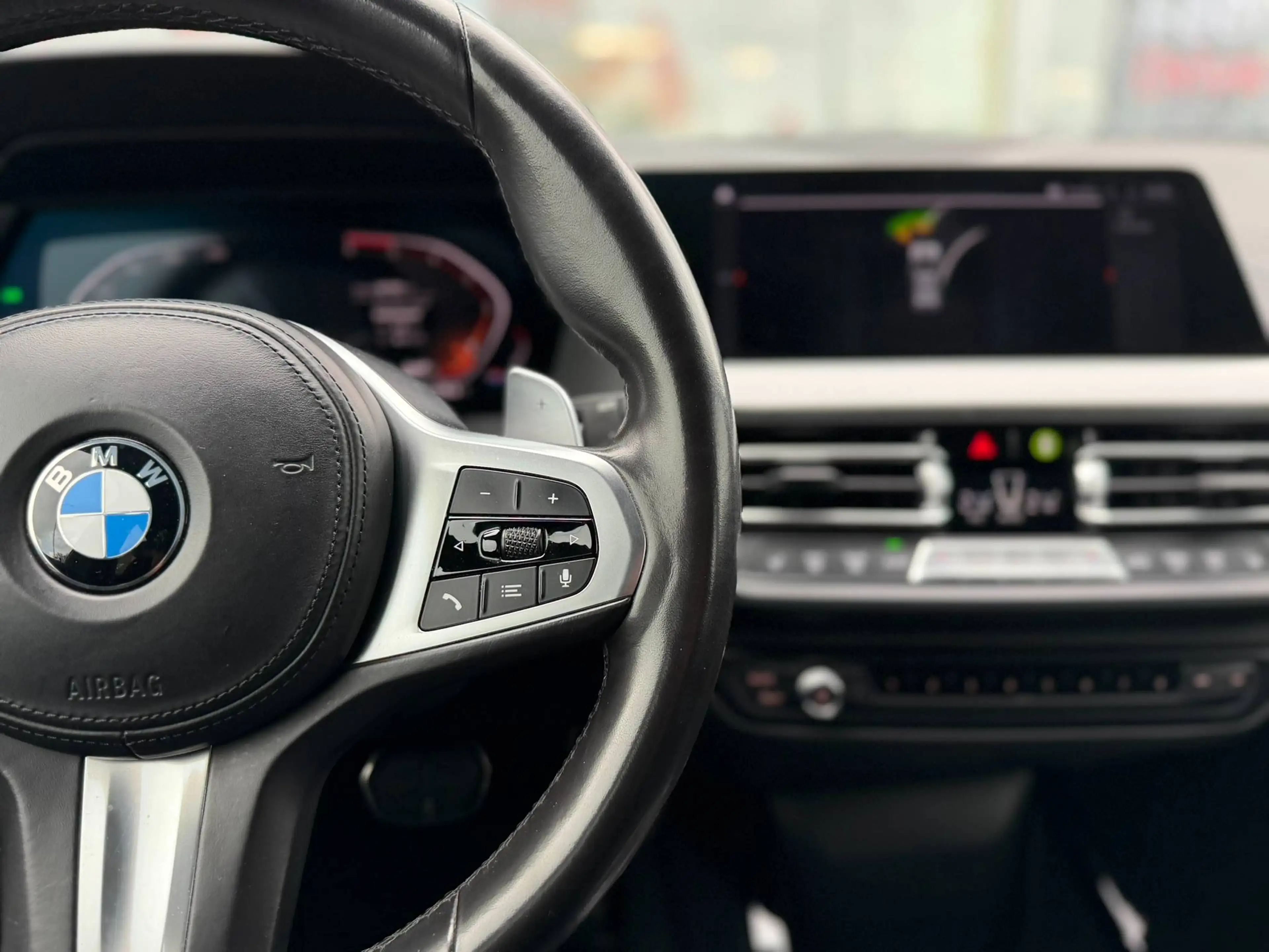 BMW 118 M PACK / MAT GRIJS / PANO / SFEERVERLICHTING / CARPLAY / ZETELVERWARMING / — photo 23